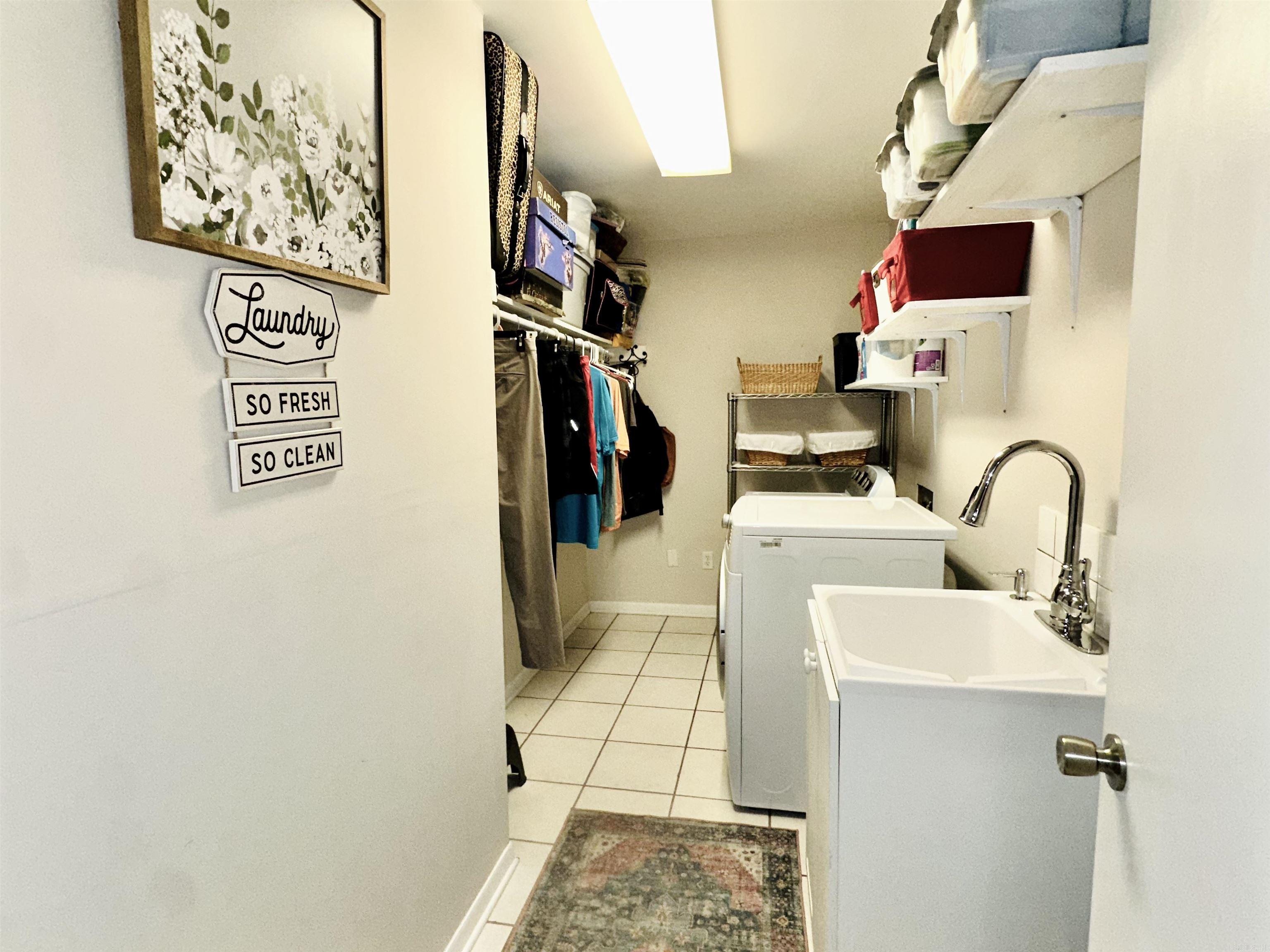 LAMBERT TERRACE - Residential