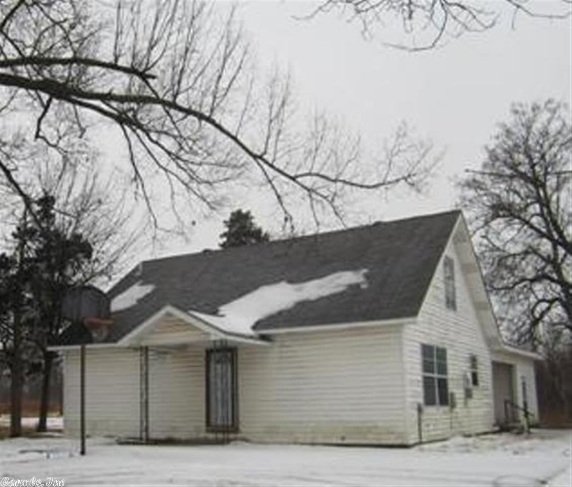 REO PROPERTY-BANK OWNED. PROPERTY SOLD AS IS. The Listing Broker & Seller assume no responsibility & make no guarantees, warranties or representations as to accuracy of the property information or photographs. Buyer to turn on Utilities for INSPECTIONS.