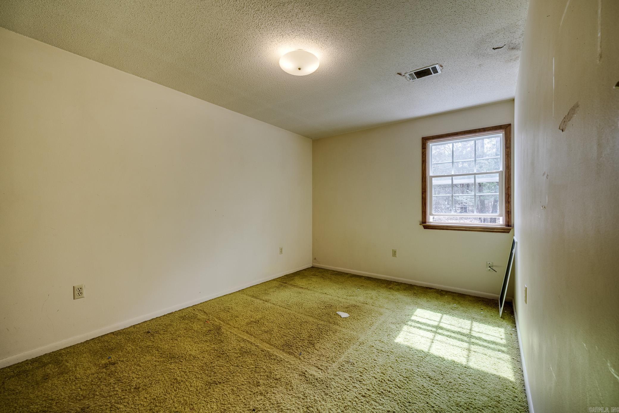 OLD MILL POND ROUND MOUNTAIN - Residential