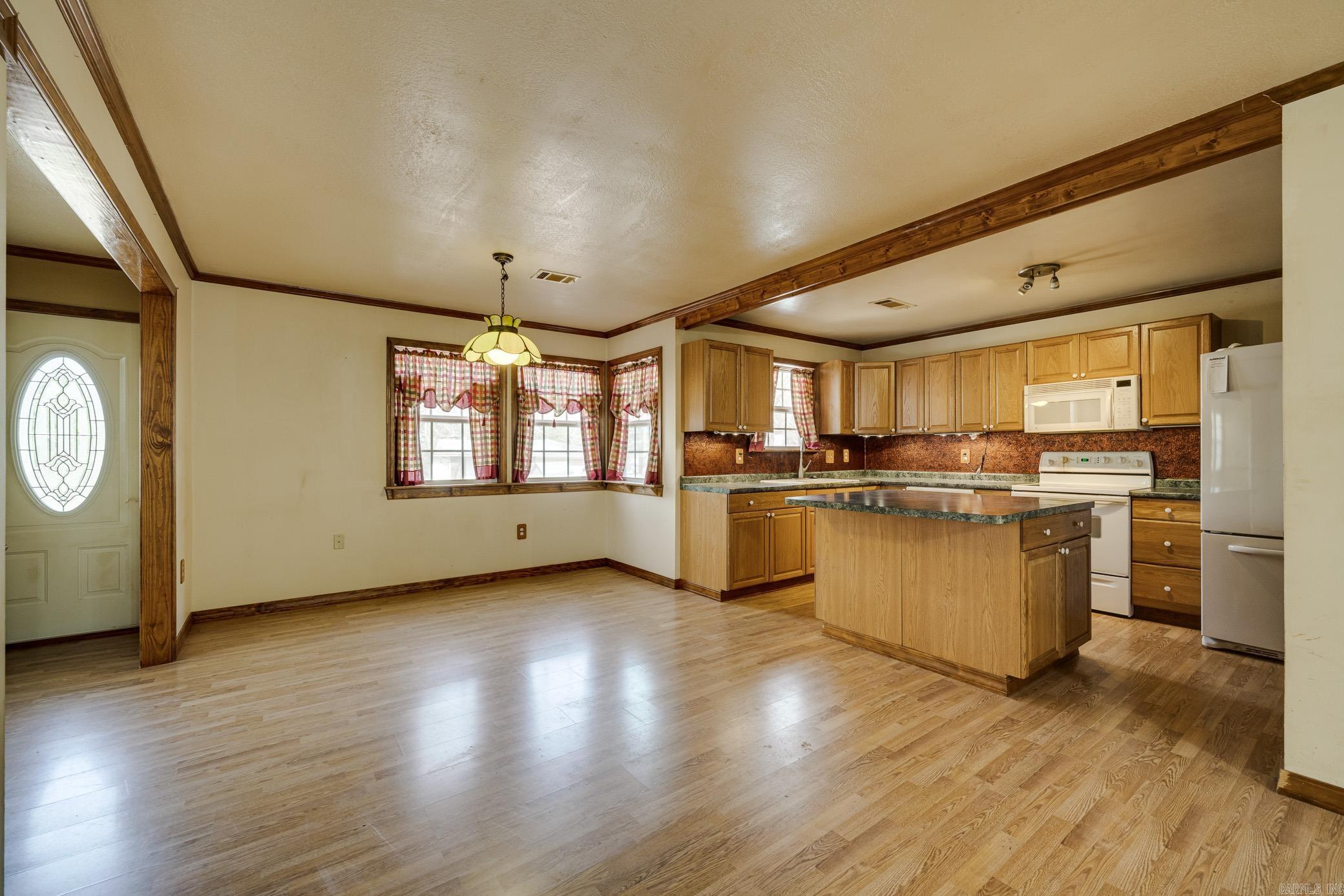 OLD MILL POND ROUND MOUNTAIN - Residential