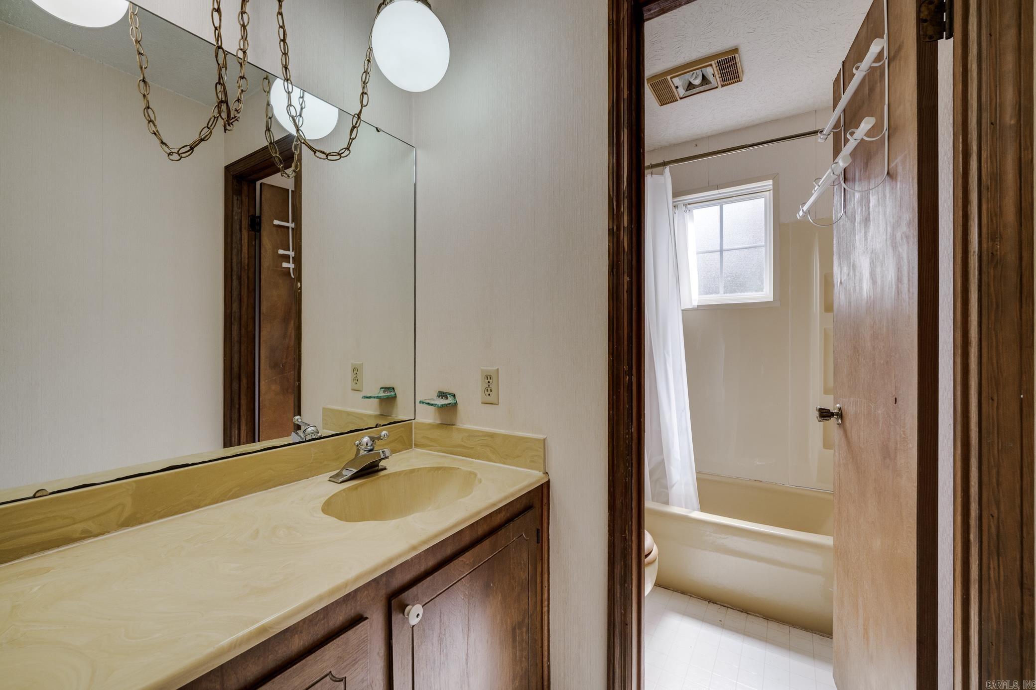 OLD MILL POND ROUND MOUNTAIN - Residential