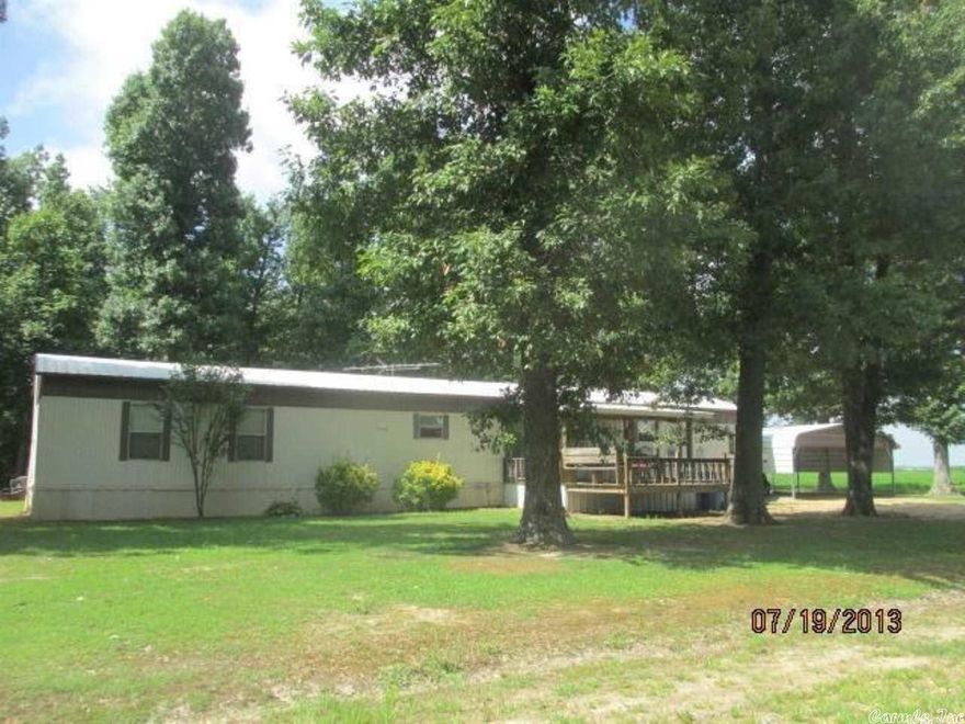 3 bedroom 2 bath single wide manufactured home on .5 +/- acre lot east of Paragould. No Seller Property Disclosure available. Legal: Pt Of The E 1/2 Of The Ne Sec 3 Twp 16 North Range 6 East, In Greene County Arkansas.