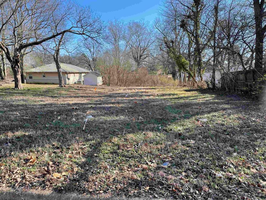 This lot is in the vicinty of the McRae Elementary School and Searcy Junior High and the Post Office.   Great place to build a home or a duplex
