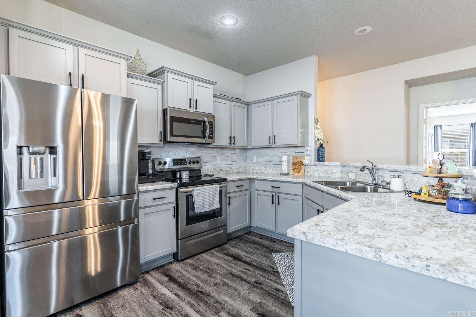 BENJAMIN GROVE - Residential