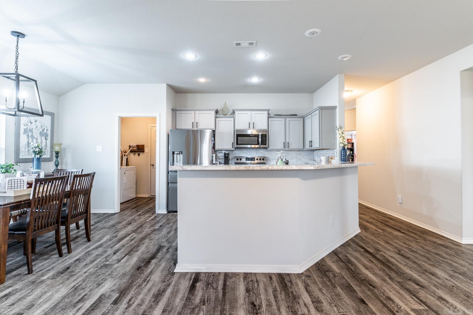 BENJAMIN GROVE - Residential