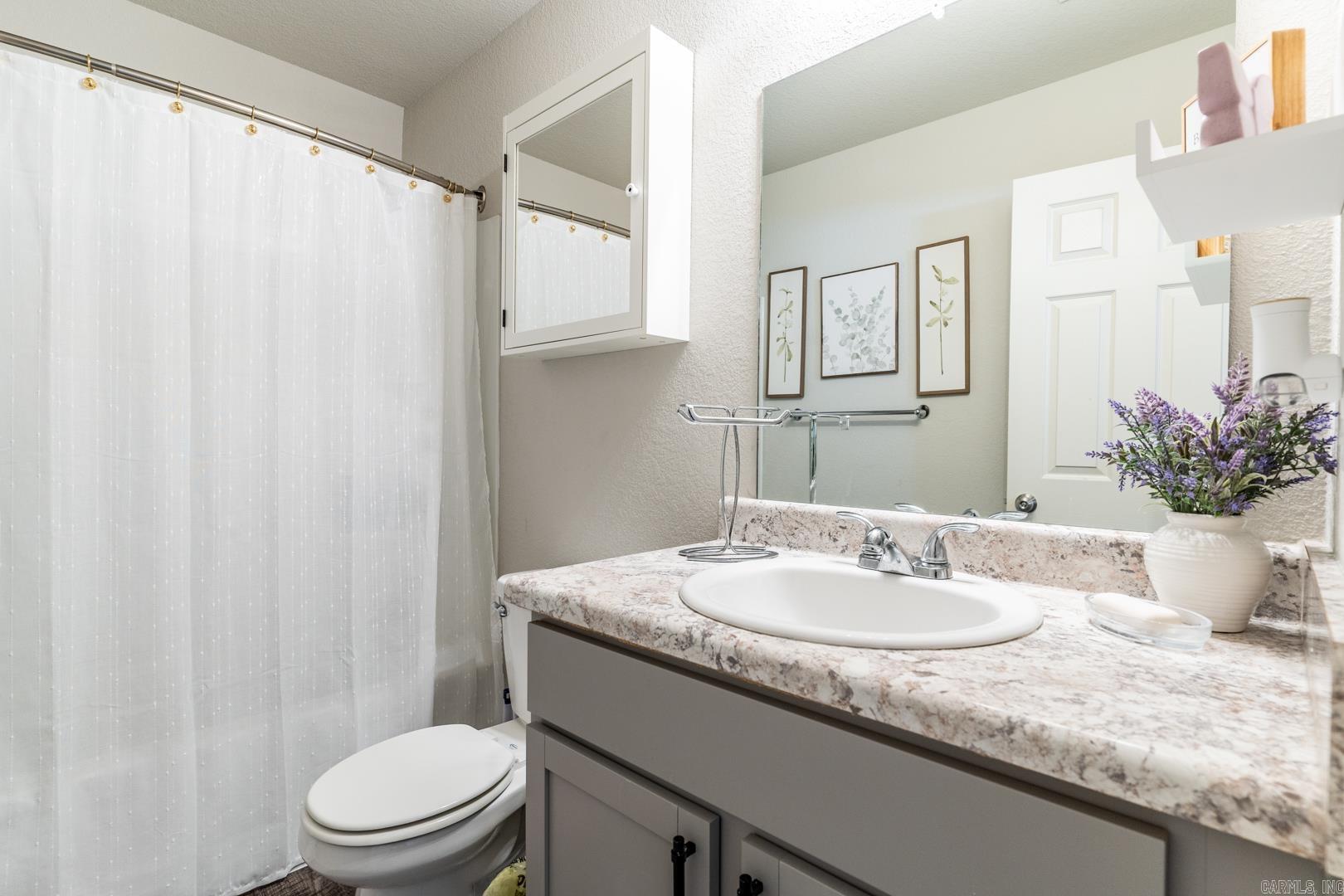 BENJAMIN GROVE - Residential