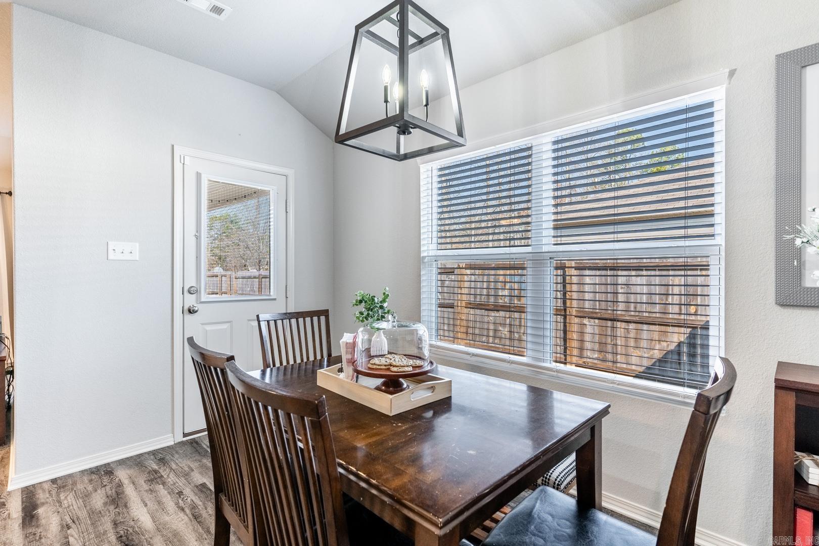 BENJAMIN GROVE - Residential