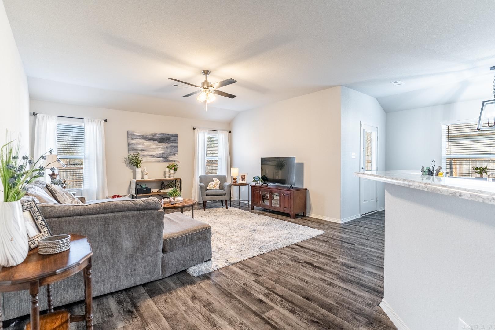 BENJAMIN GROVE - Residential