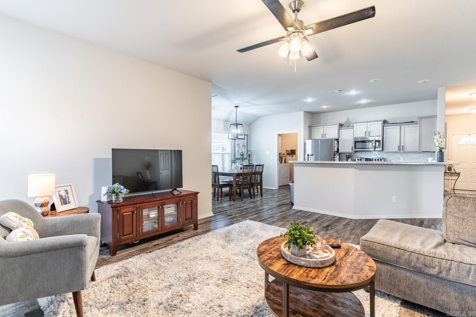 BENJAMIN GROVE - Residential