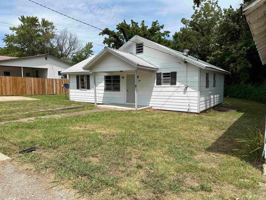 Charming 3-bedroom, 1-bathroom home nestled on a 0.20-acre lot in the heart of Marshall, Arkansas. With 912 square feet of cozy living space, this home features a neat upstairs area that could be perfect for storage, a playroom, or even an additional bedroom. Recent improvements add to the home's appeal, making it a fantastic place to settle down. Don't miss out on this cute and versatile home!