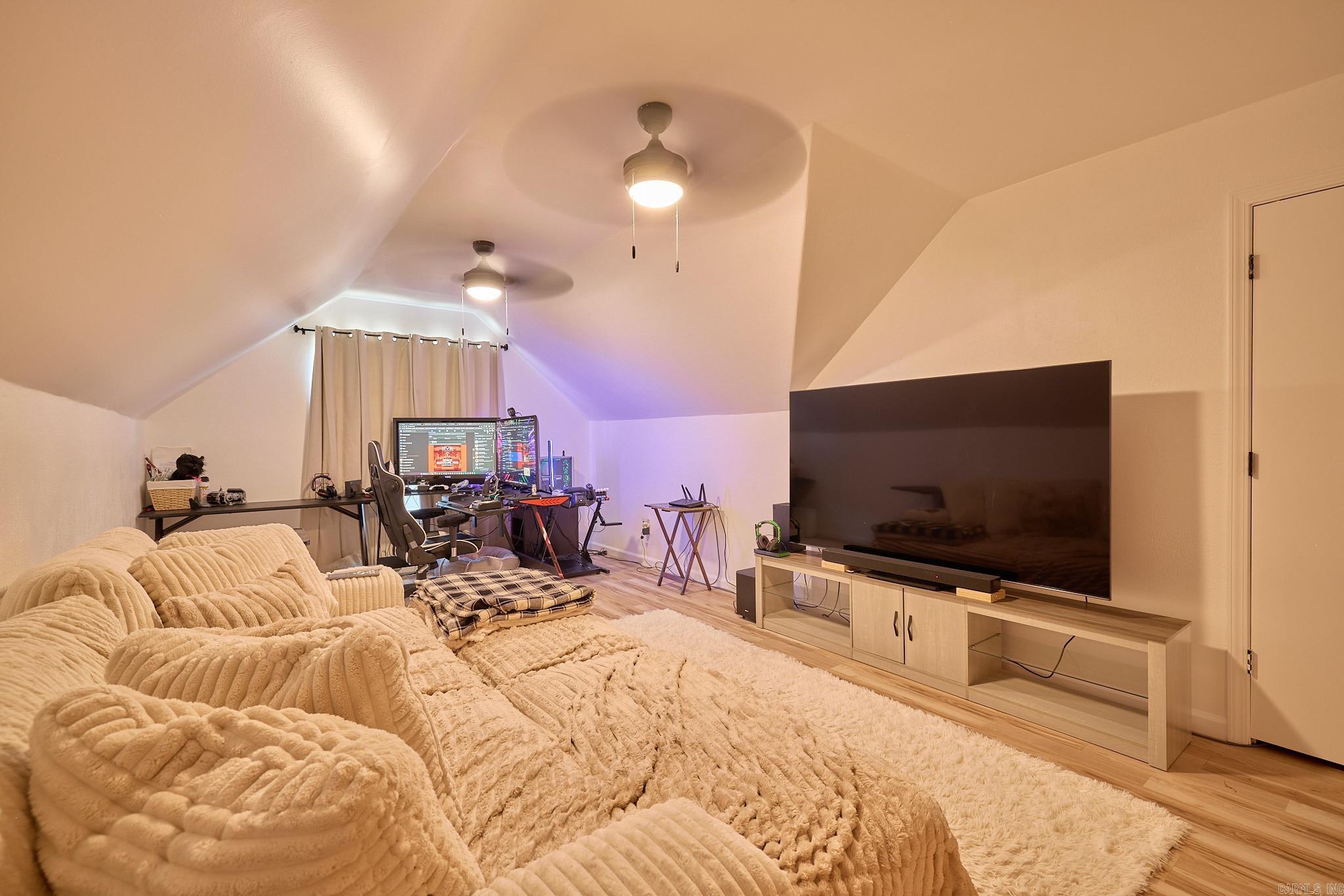 OAK GLENN - Residential