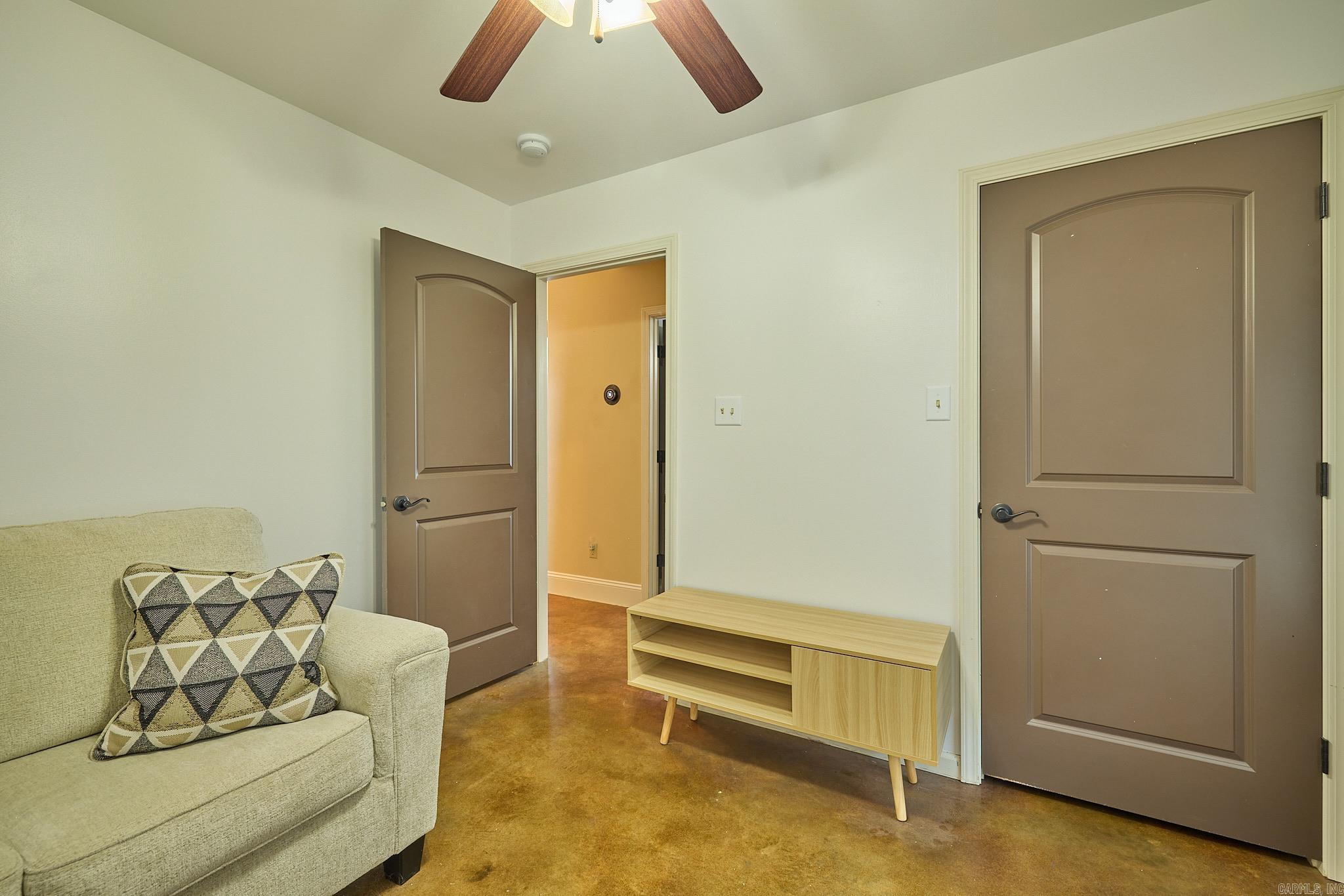 OAK GLENN - Residential