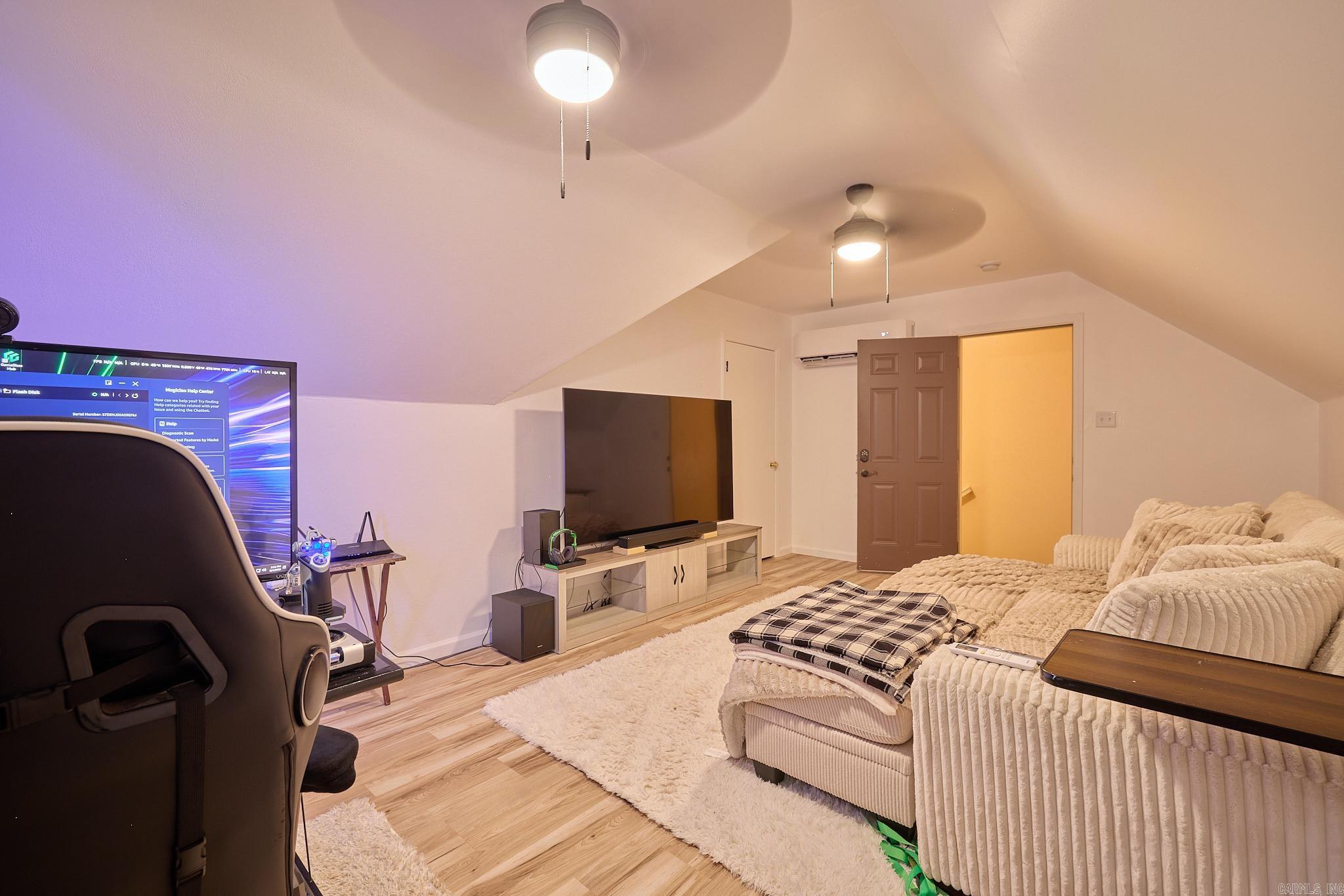 OAK GLENN - Residential