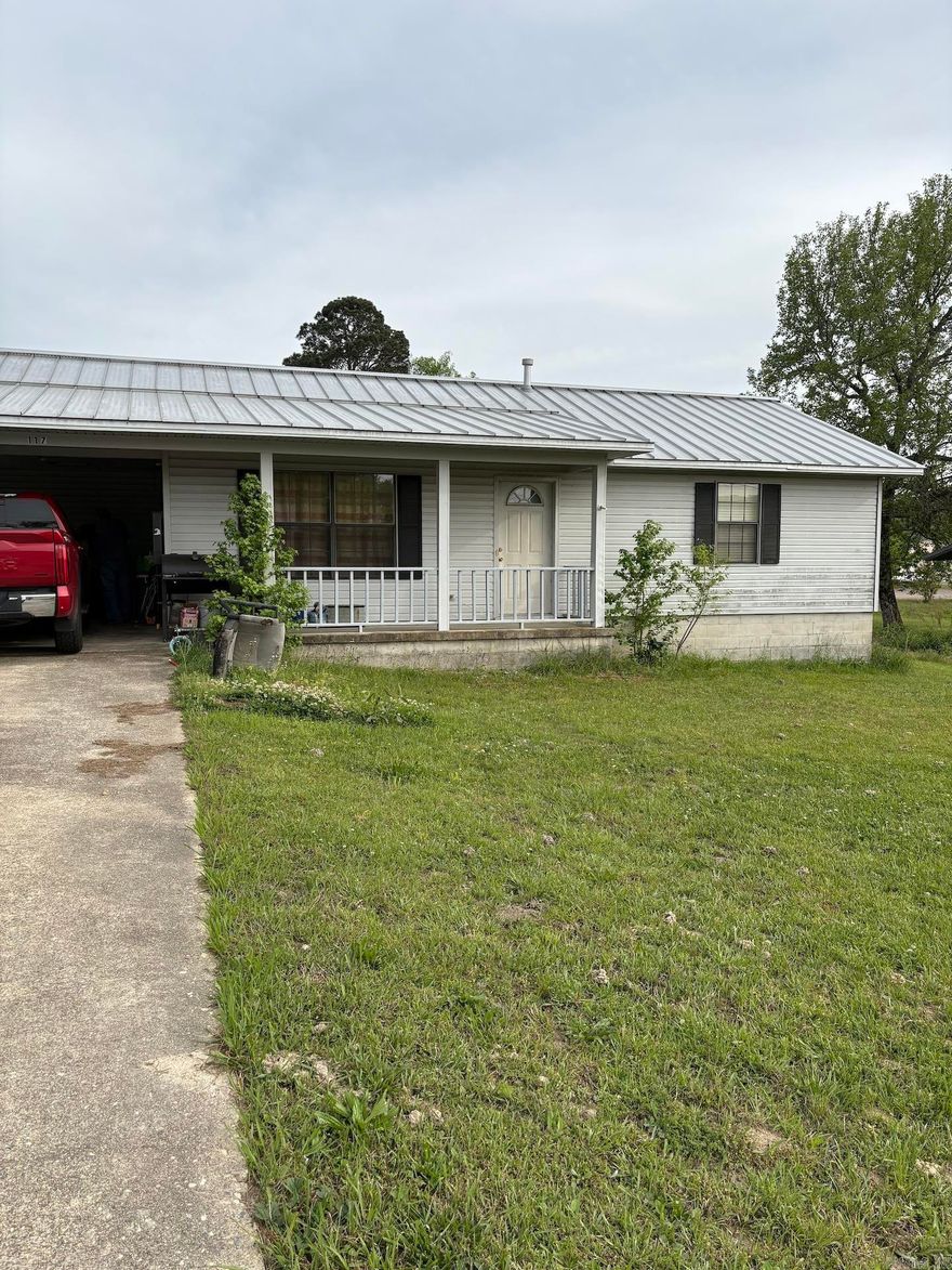 A great opportunity whether you're getting started, downsizing, or expanding your investment portfolio. Located in the heart of Glenwood, this property is within walking distance to the city park, about a mile from the Caddo River, and just 2.7 miles to the Glenwood Country Club.