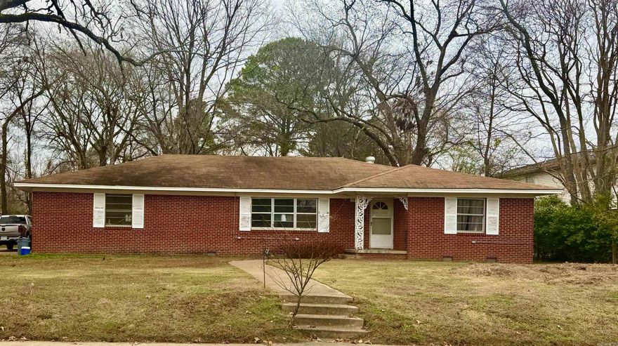 This 3BR 2BA home offers an unbeatable location within walking distance of Hendrix College and downtown Conway! The beautiful shaded lot provides great curb appeal, while the large open kitchen and living area create the perfect space for entertaining. Inside, you’ll find plenty of room to spread out, including a flexible bonus/game room that could easily serve as a 4th bedroom. A great opportunity for a spacious home in a highly desirable area. Agents see remarks.