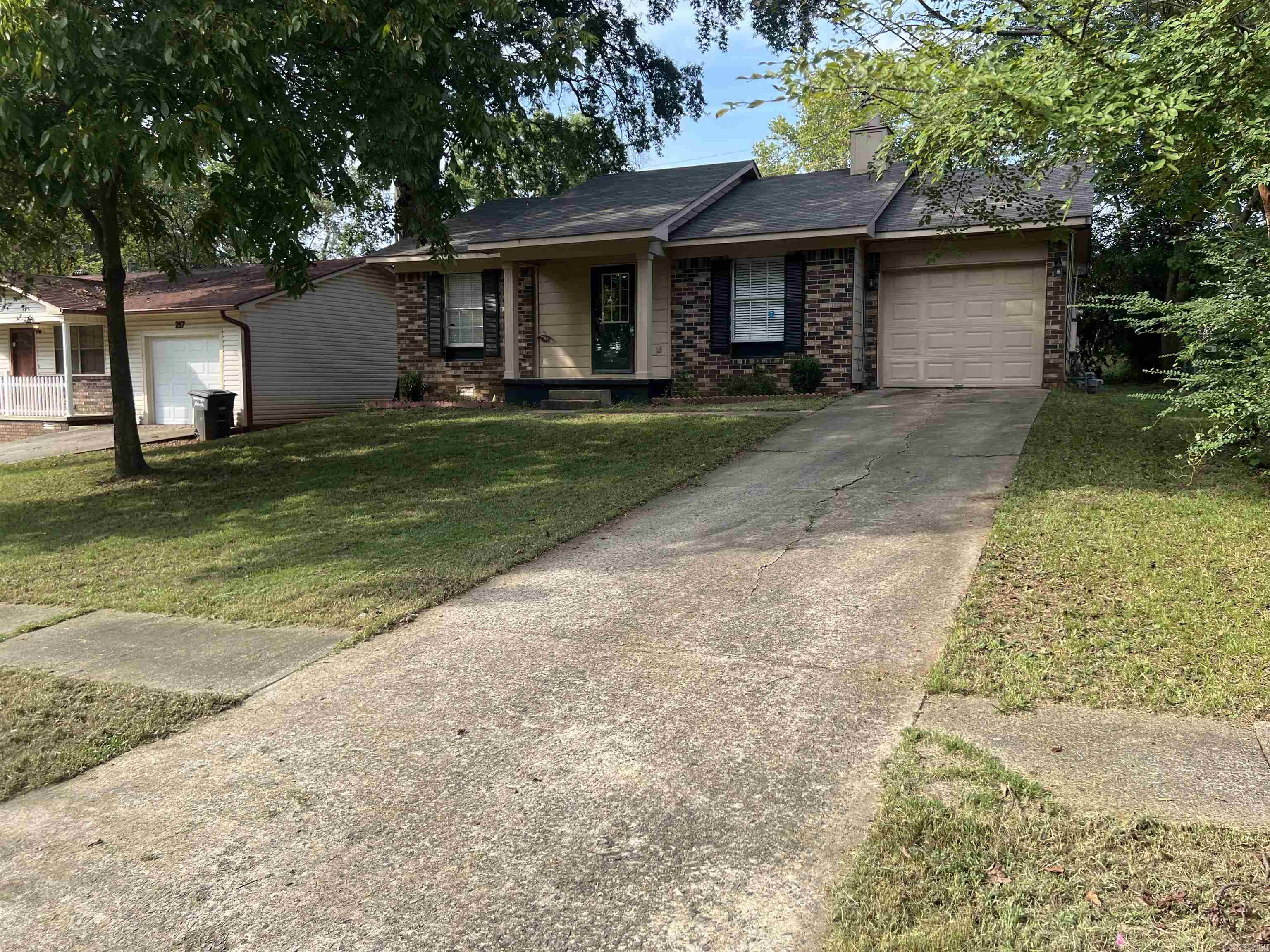 This property is an excellent investment opportunity and great for First Time Home Buyers. It offers a warm and inviting atmosphere, with a cozy layout, and is conveniently located near grocery stores, gas stations, and the local school district.