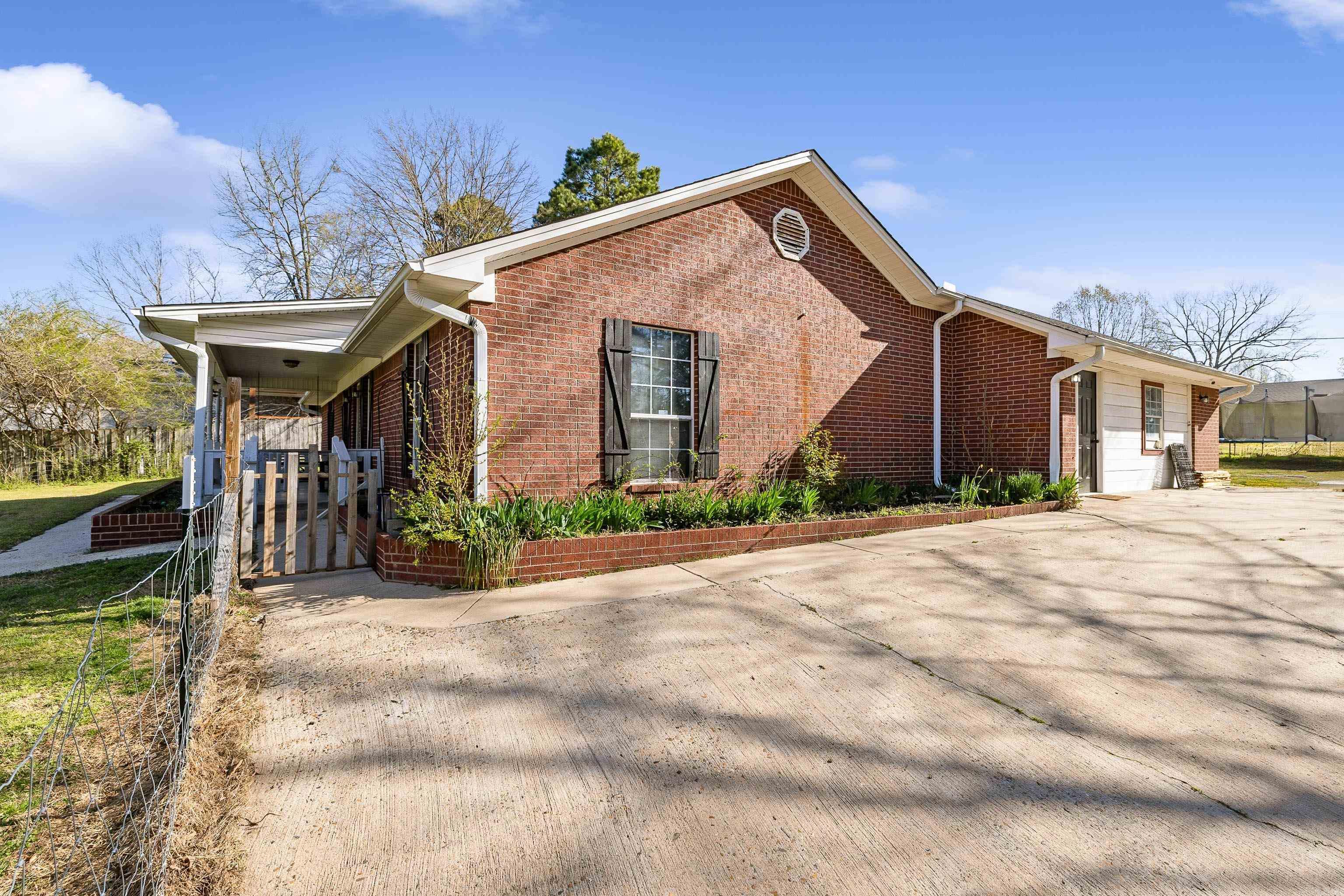 EAST END - Residential