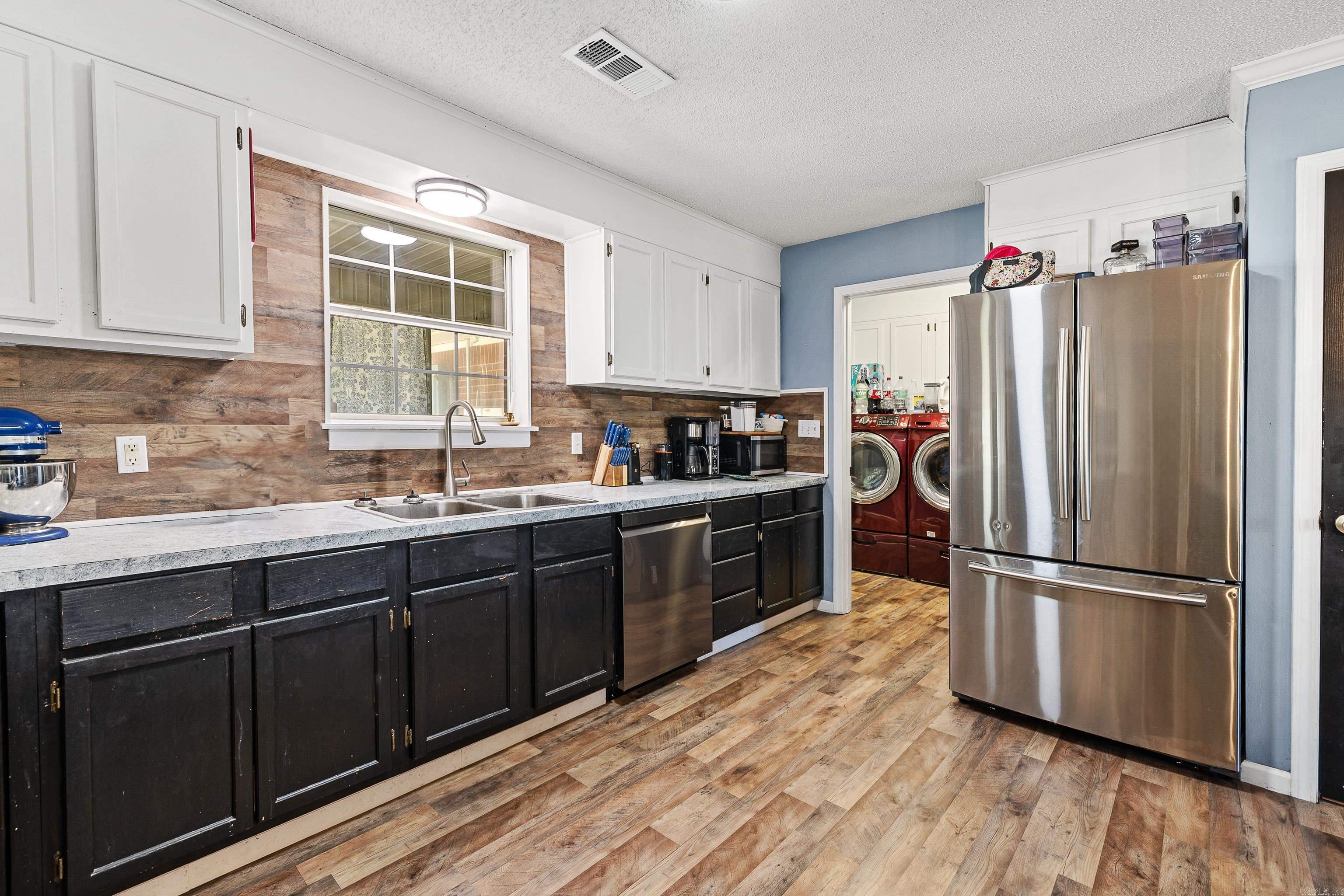 EAST END - Residential