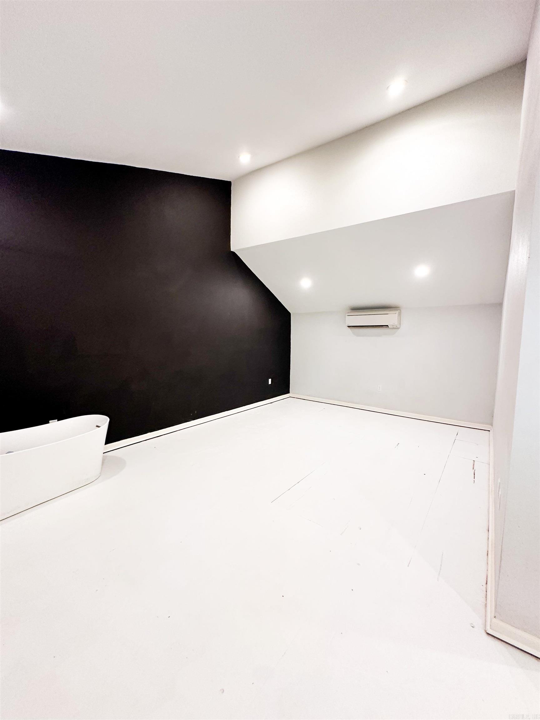 DAVIESS & GARVIN'S ANNEX, HEND - Residential