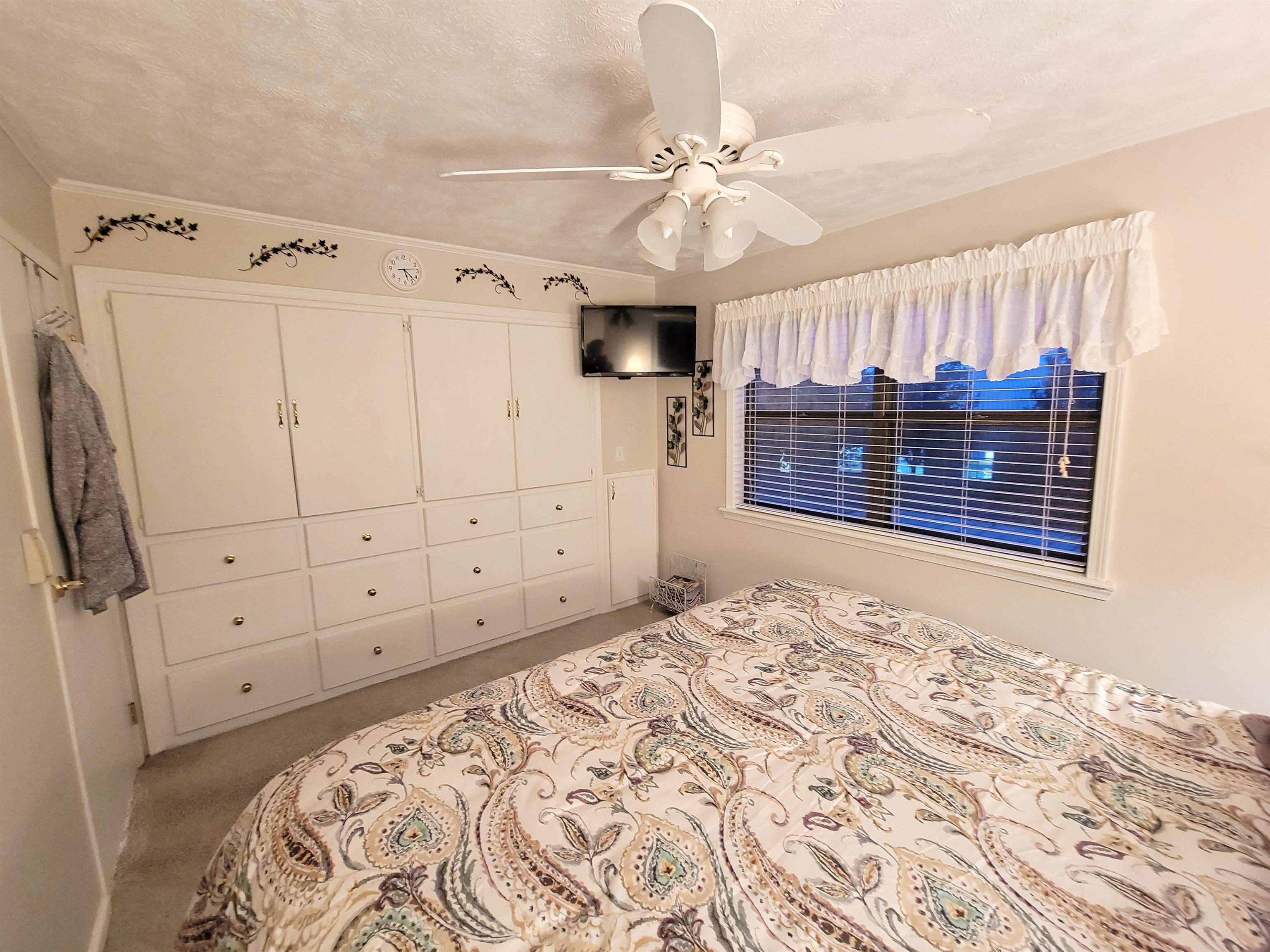 LAKEWOOD HILLS CONDO - Residential