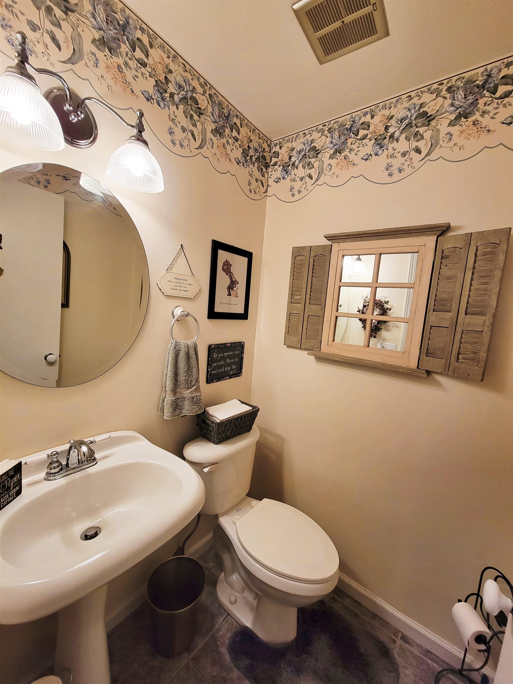 LAKEWOOD HILLS CONDO - Residential