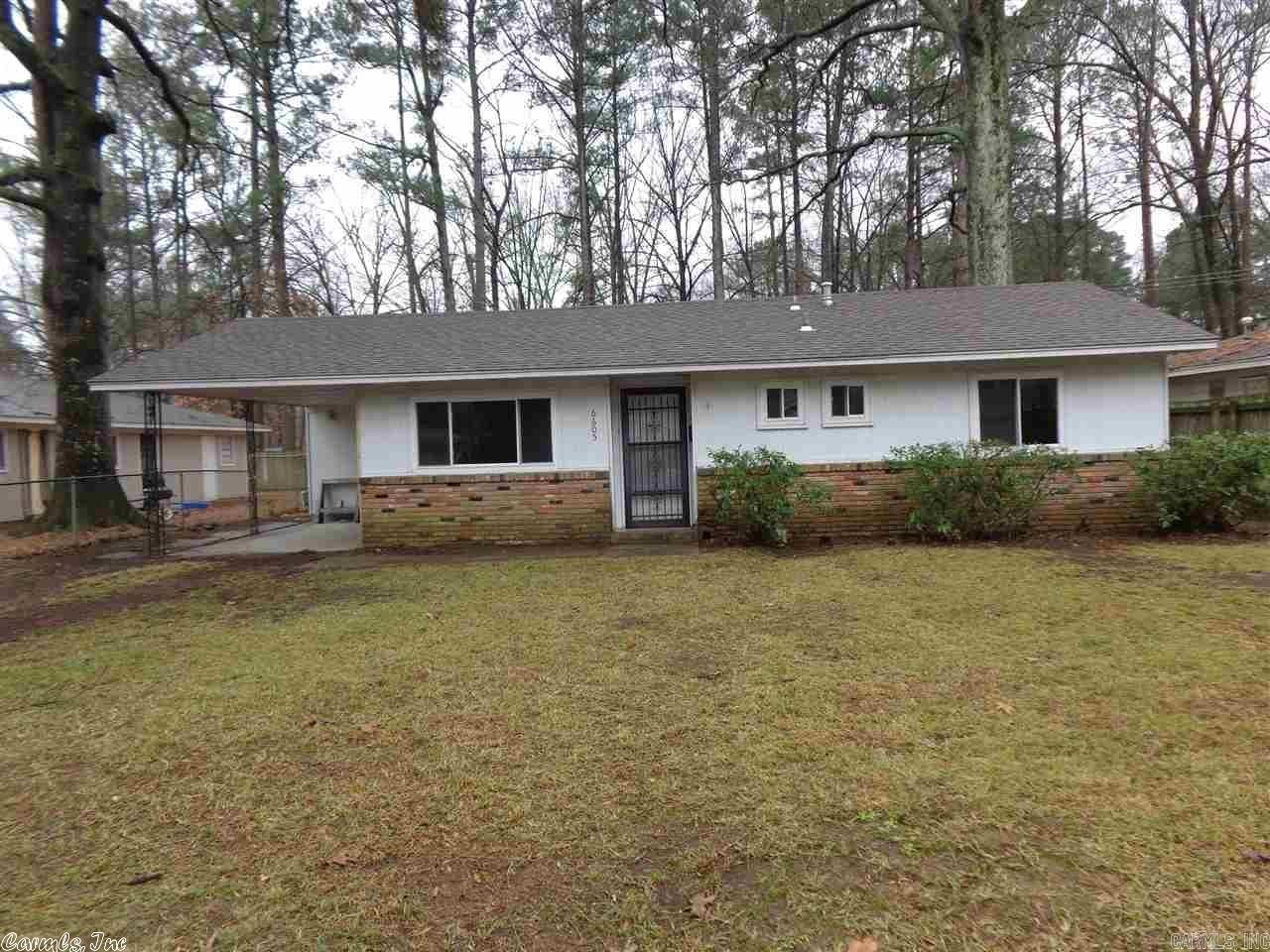 Cozy Little Rock 3BR/1.5 BA for rent in SWLR that is waiting for you to call home. This property is managed by Hoffman Team so beware of scammers - we will never ask you to Cashapp us money. The lease for this property is for 18 months to 2 years with a 3% increase after the first year. Income must be 3x the amount of rent. Deposit, first month’s rent, and the $50 administration fee due before move in. This property does not accept section 8.