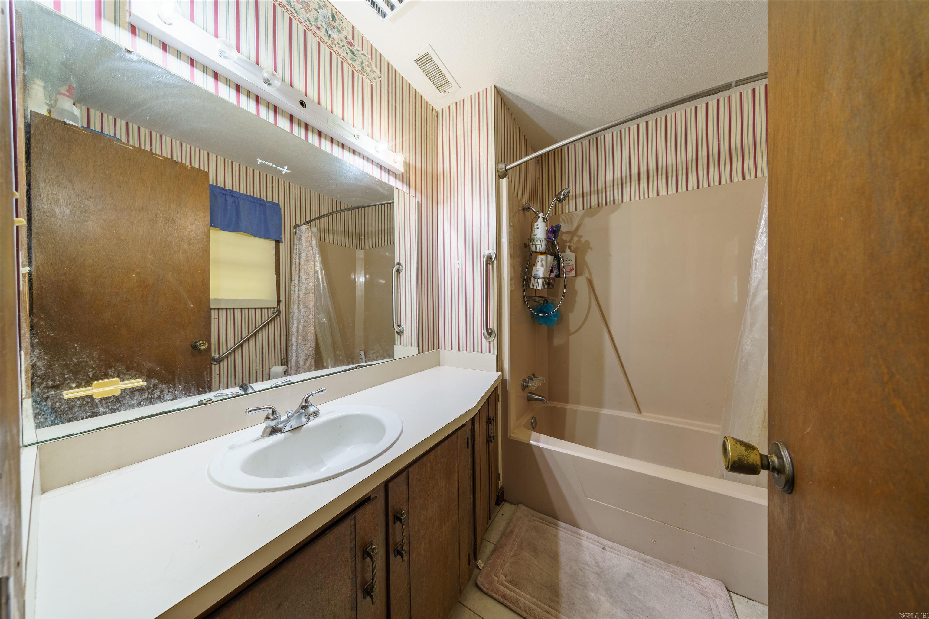 BRYANT WOODLAND HGTS - Residential