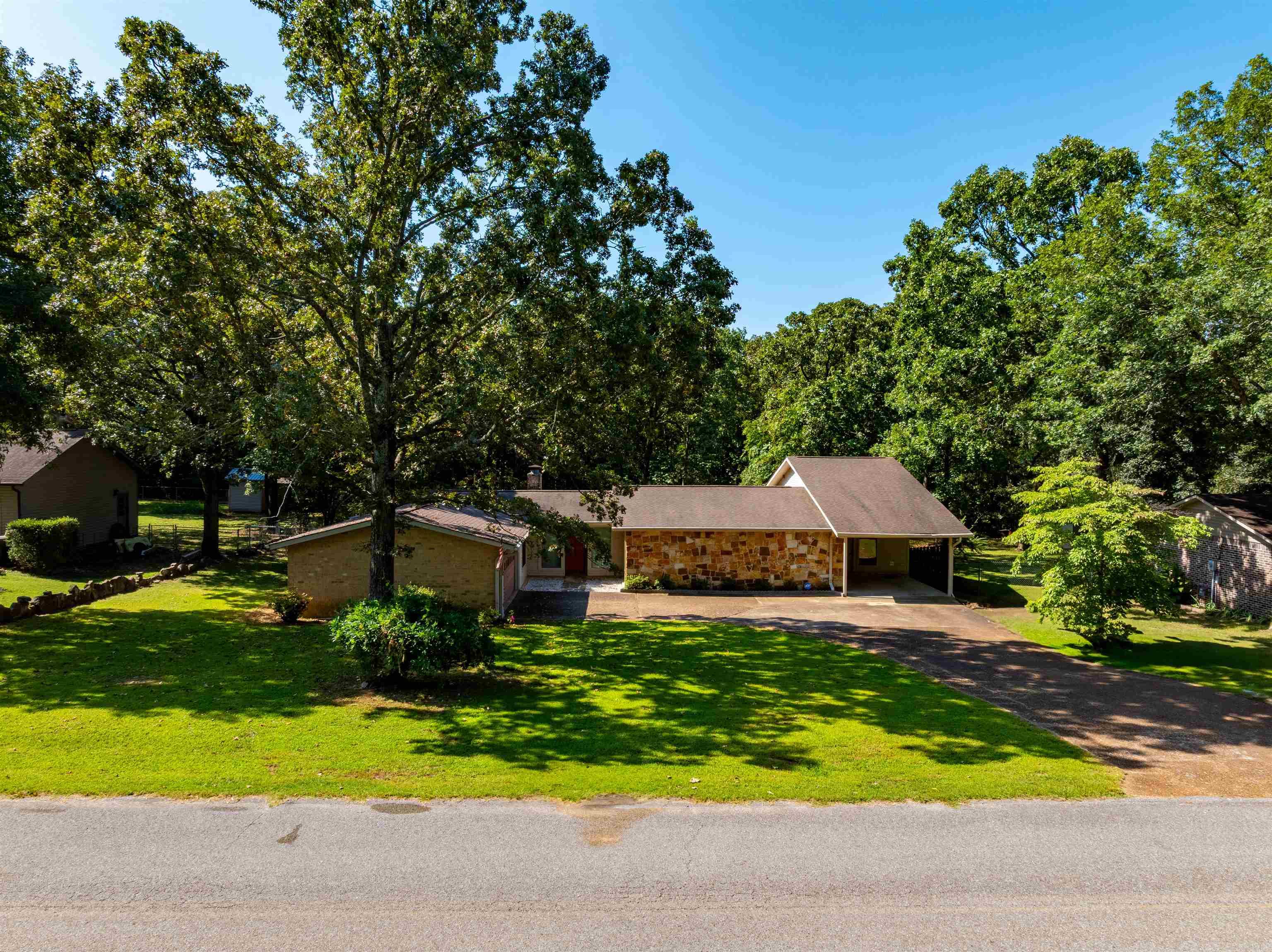 BRYANT WOODLAND HGTS - Residential