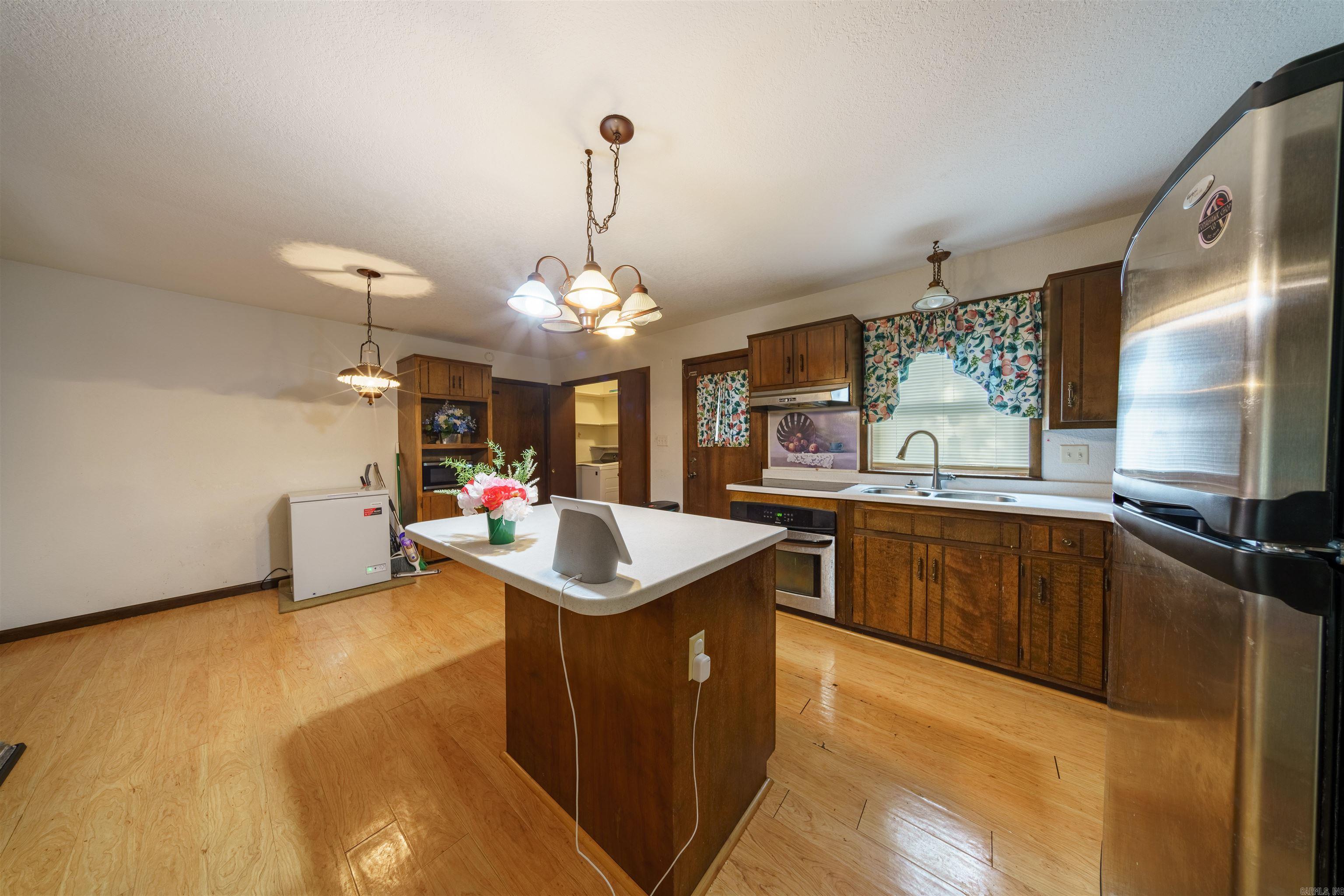 BRYANT WOODLAND HGTS - Residential