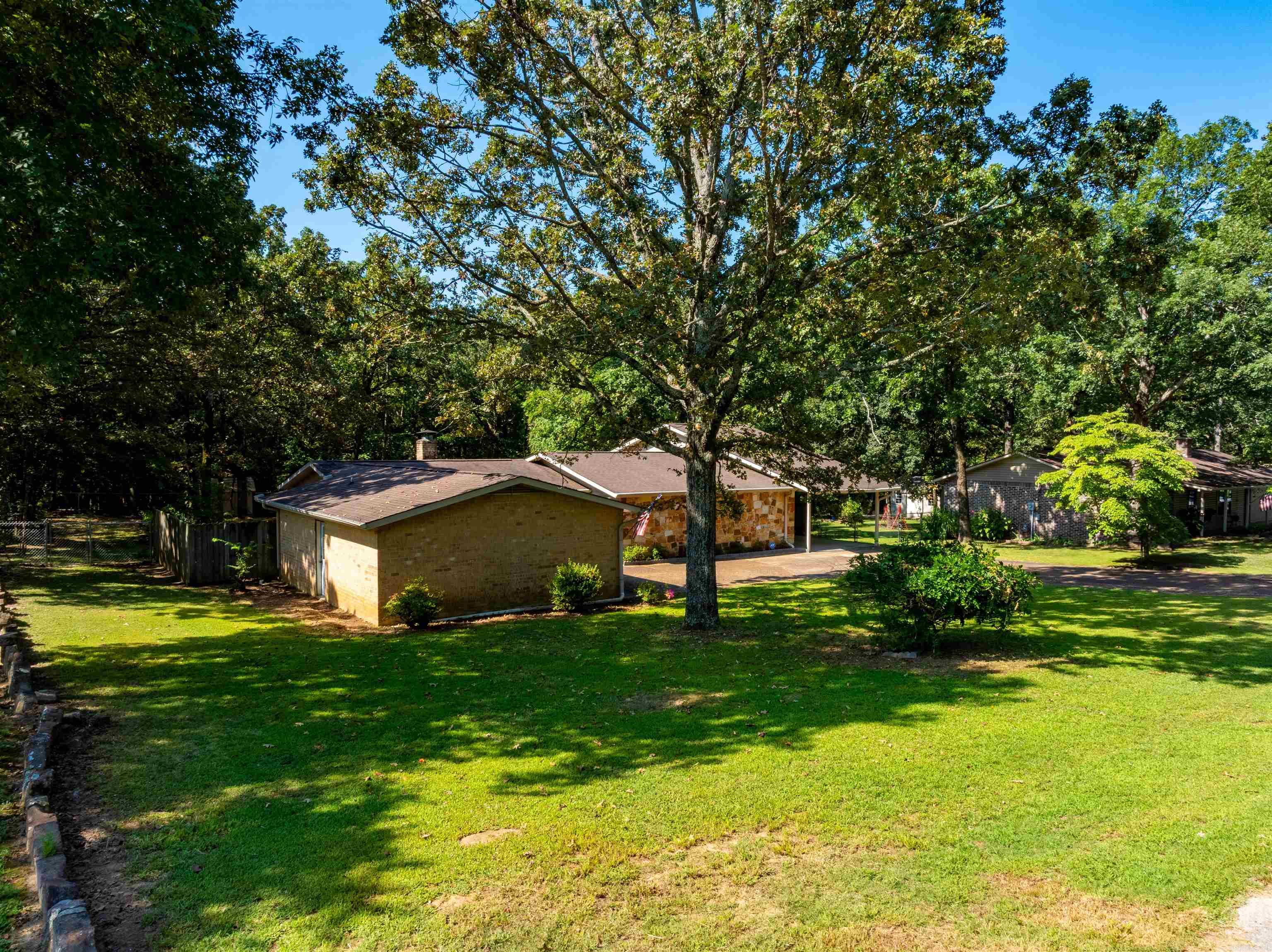 BRYANT WOODLAND HGTS - Residential