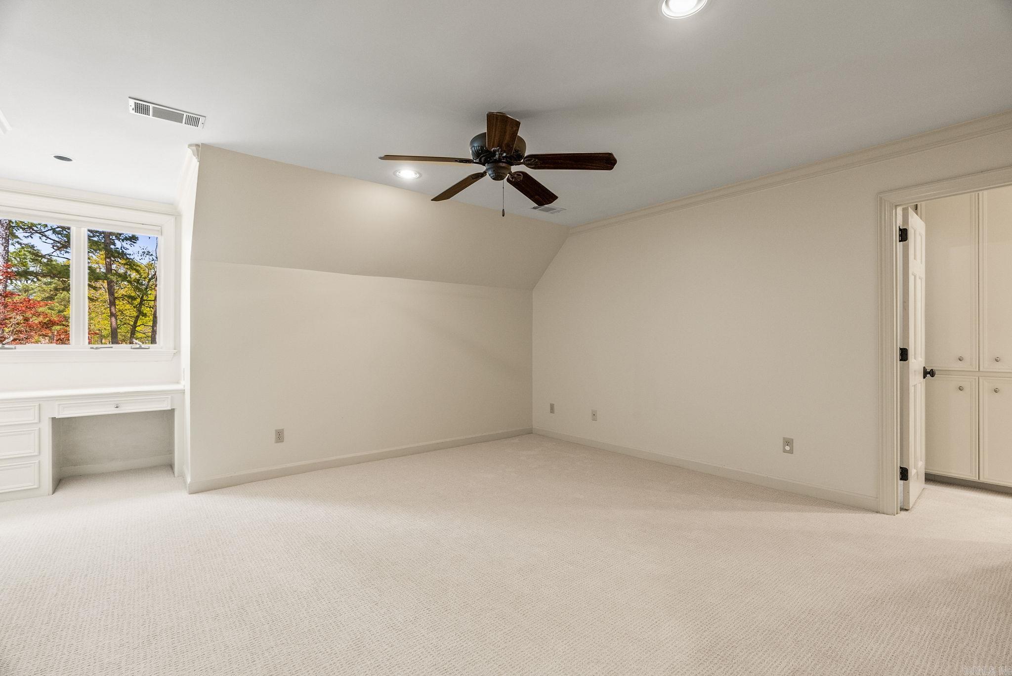 CHENAL VALLEY BRETAGNE CIRCLE - Residential