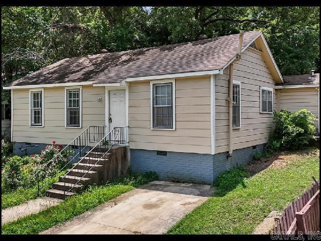 *NORTH LITTLE ROCK* COZY HOME IN THE HILLSIDE SUBDIVISION!! This Charming 3 Bedroom And 1 Bath Single Family Home Features Over 1200 Square Feet Of Living Space! Freshly Remodeled With New Paint, Updated Kitchen, And Refinished Floors! Separate Dining Room Perfect For Family Meals! Central Heat And Air! Washer/Dryer Hookups Inside The Home For Added Convenience! Gas Range And Gas Water Heater! Partially Fenced Backyard With Wood For Privacy! Parking Pad With Additional Street Parking Available! DIRECTIONS:From I-40 W, Take Exit 152A Toward State Hwy 176 E/Camp Robinson Rd, Then Turn Right Onto W 33rd St. Home Is On The Right! AVAILABLE LATE OCTOBER 2025!!!