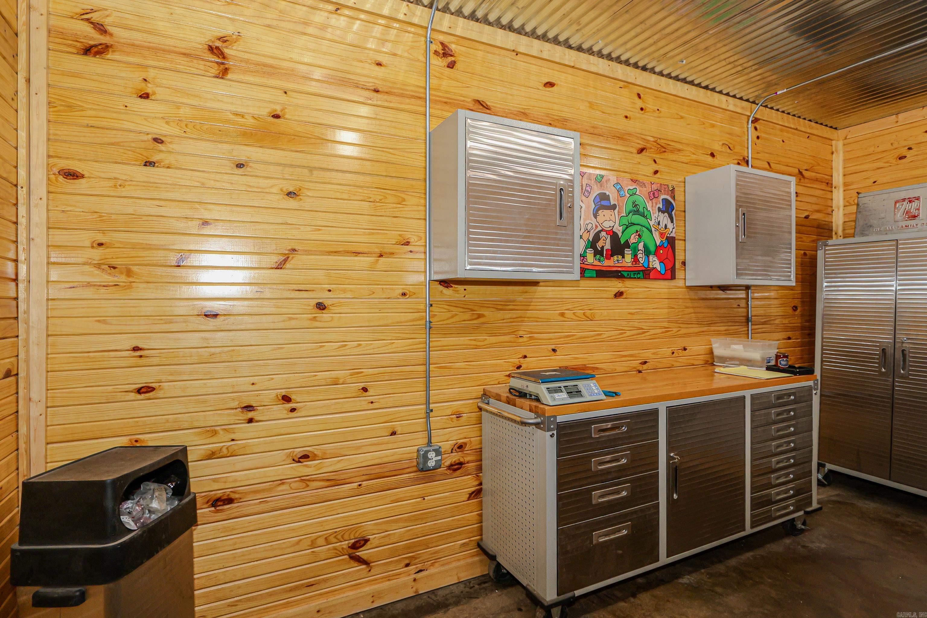 Castleberry K & L - Commercial Sale