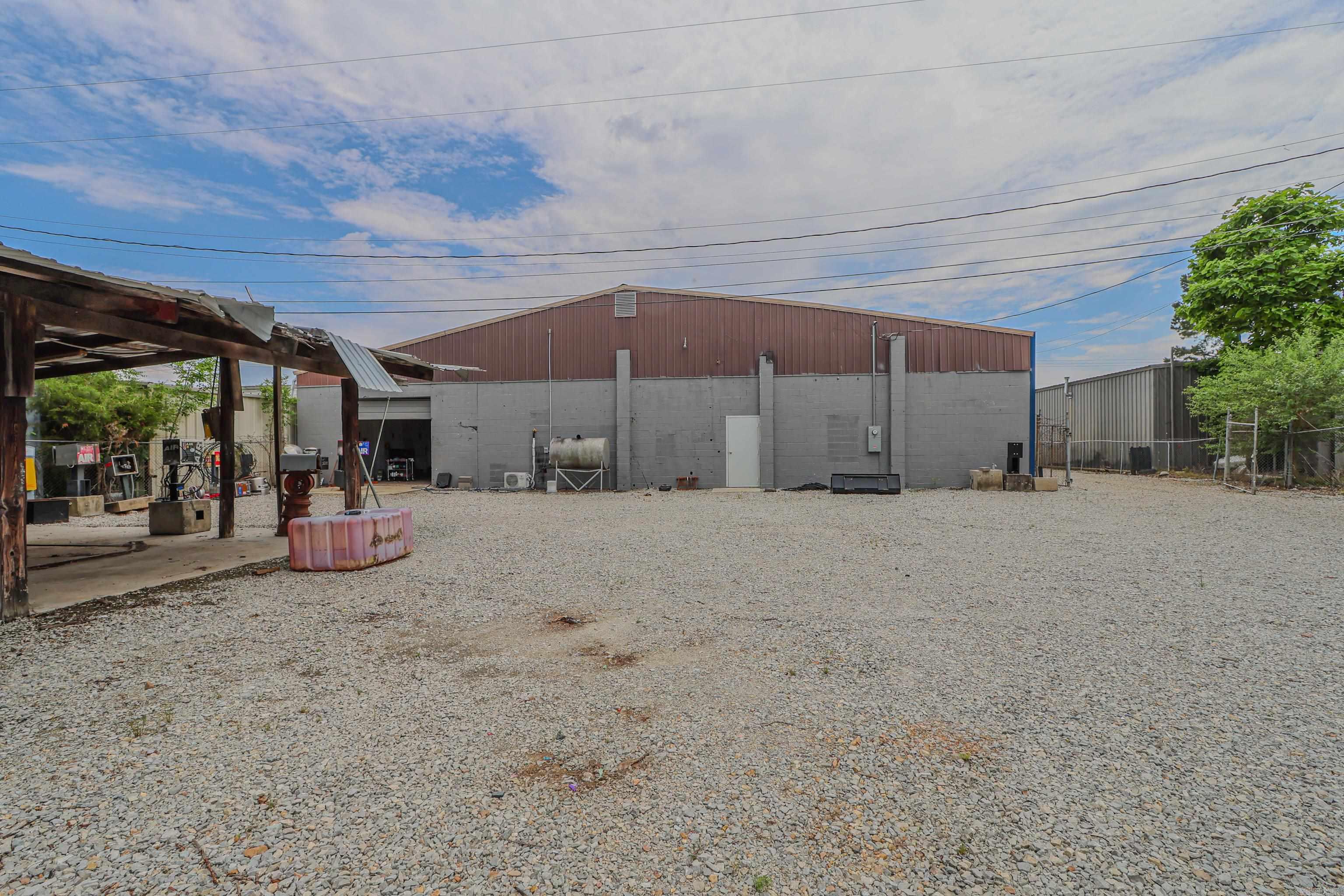 Castleberry K & L - Commercial Sale