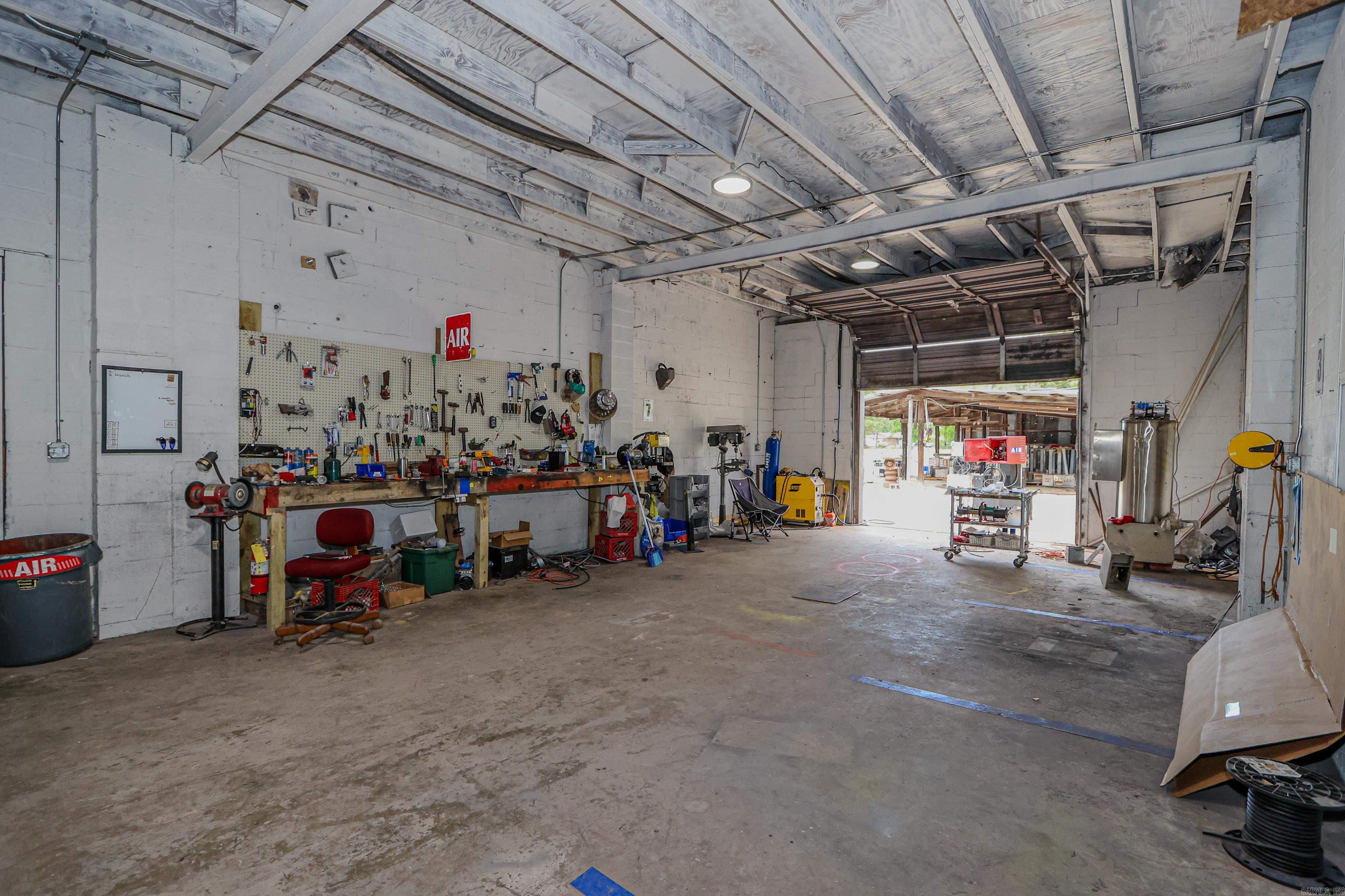 Castleberry K & L - Commercial Sale