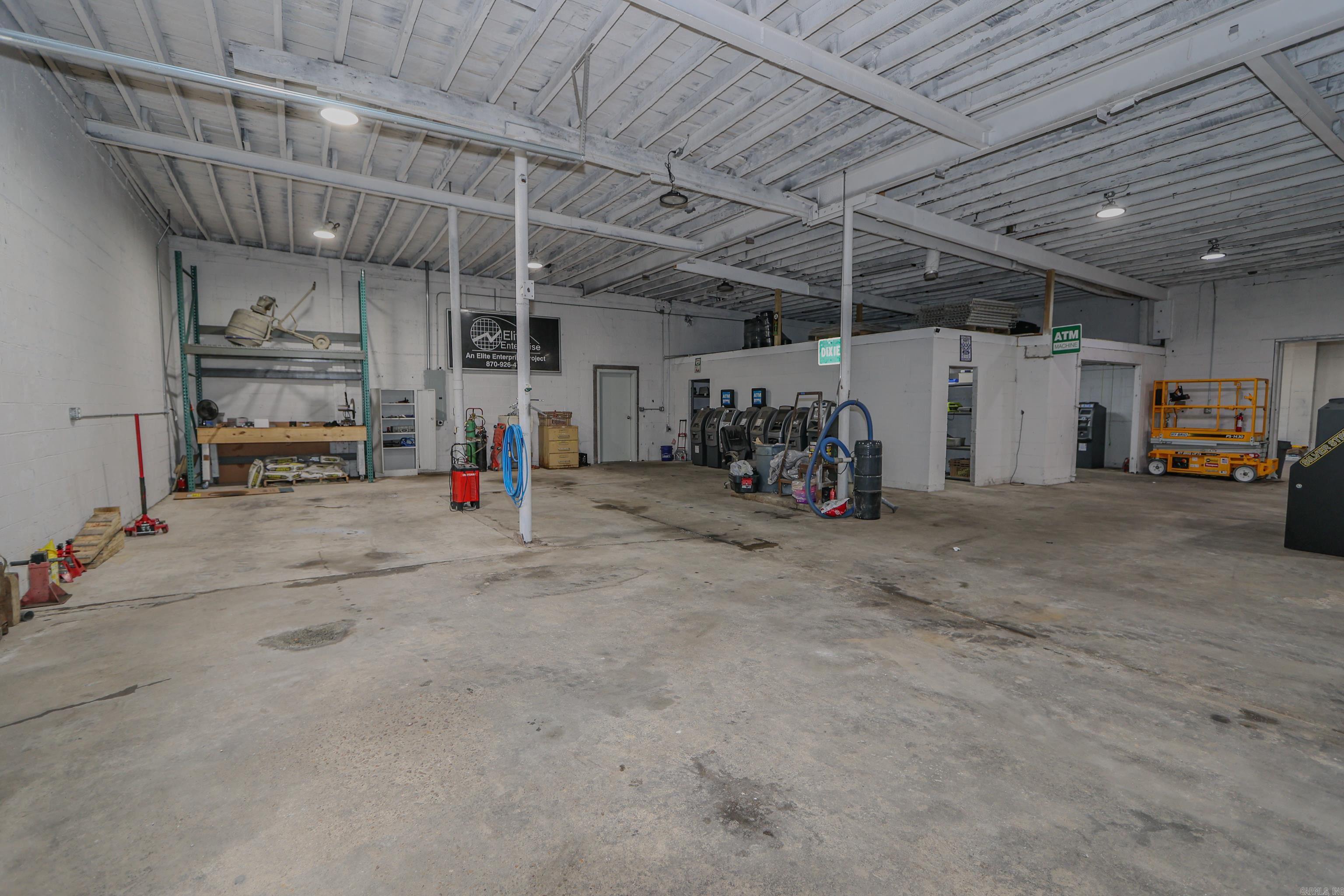 Castleberry K & L - Commercial Sale