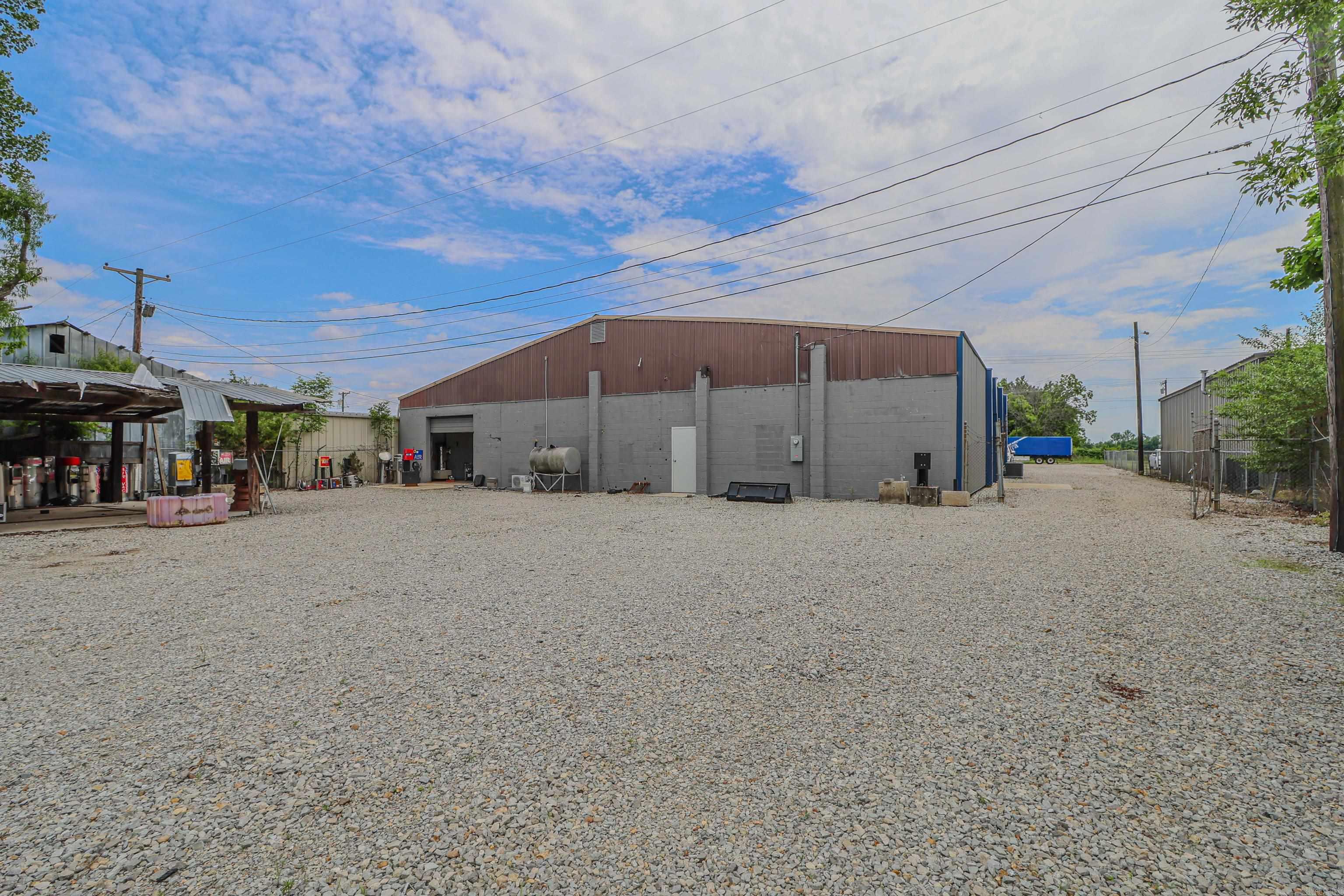 Castleberry K & L - Commercial Sale