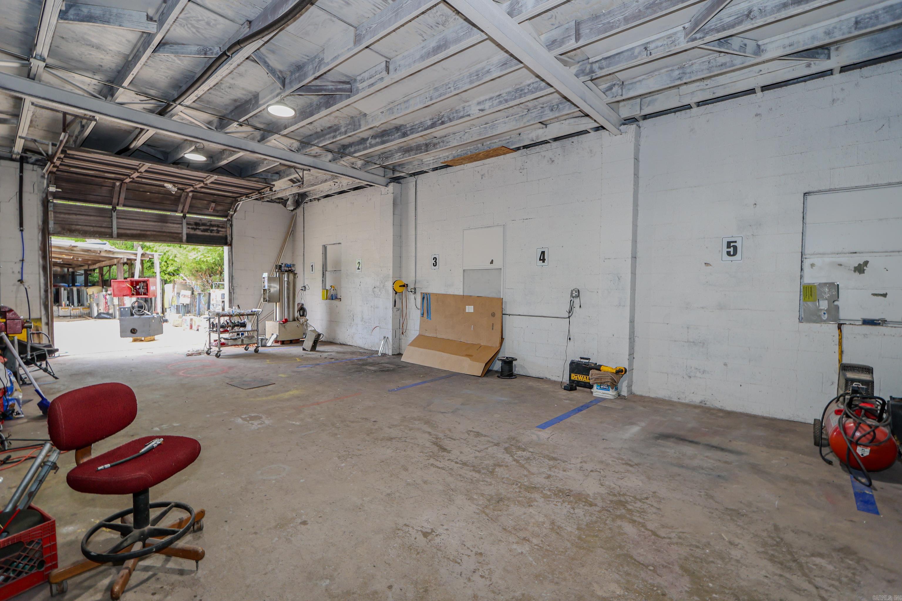 Castleberry K & L - Commercial Sale