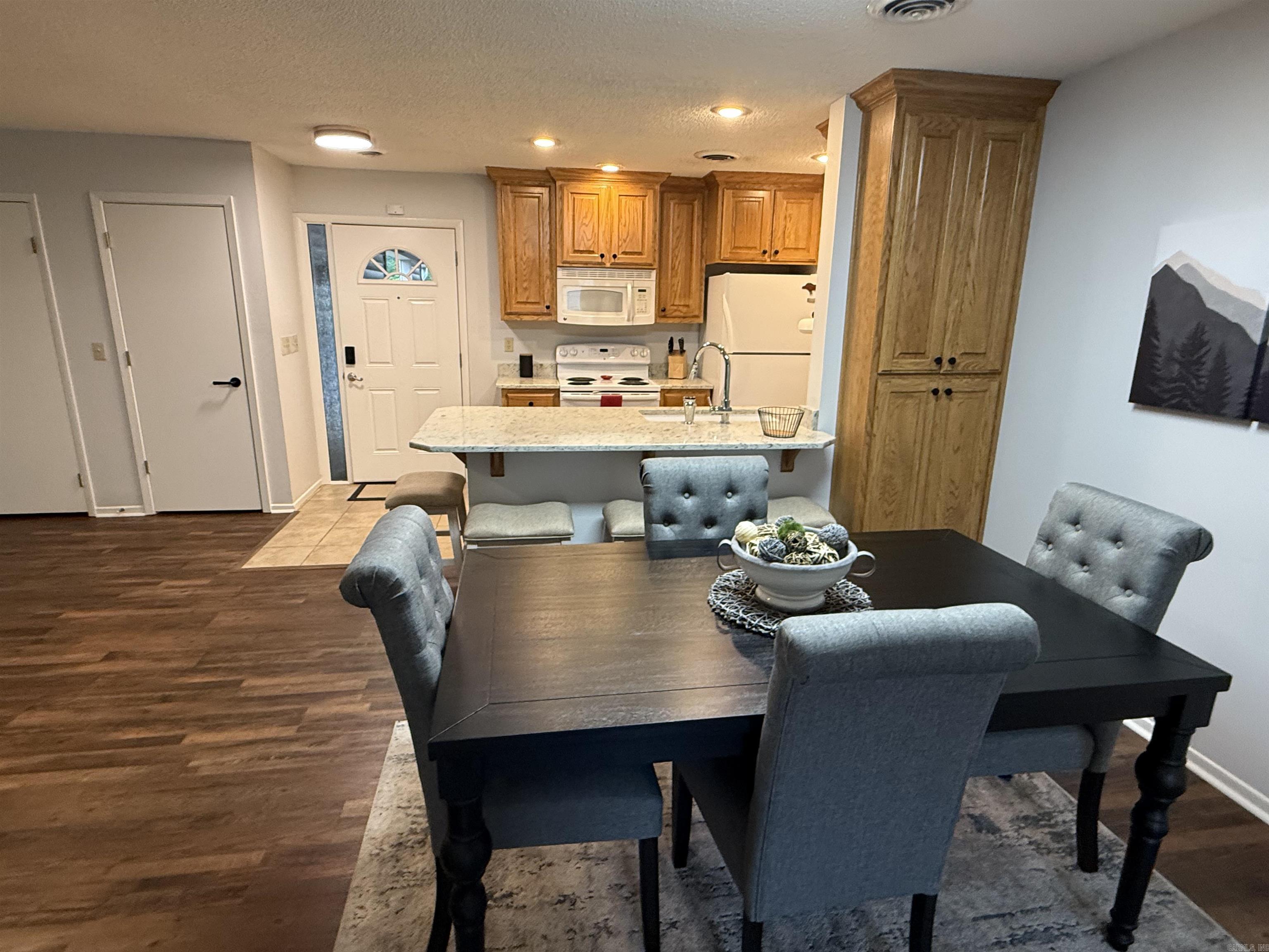 Lakewood Hills Condo - Residential