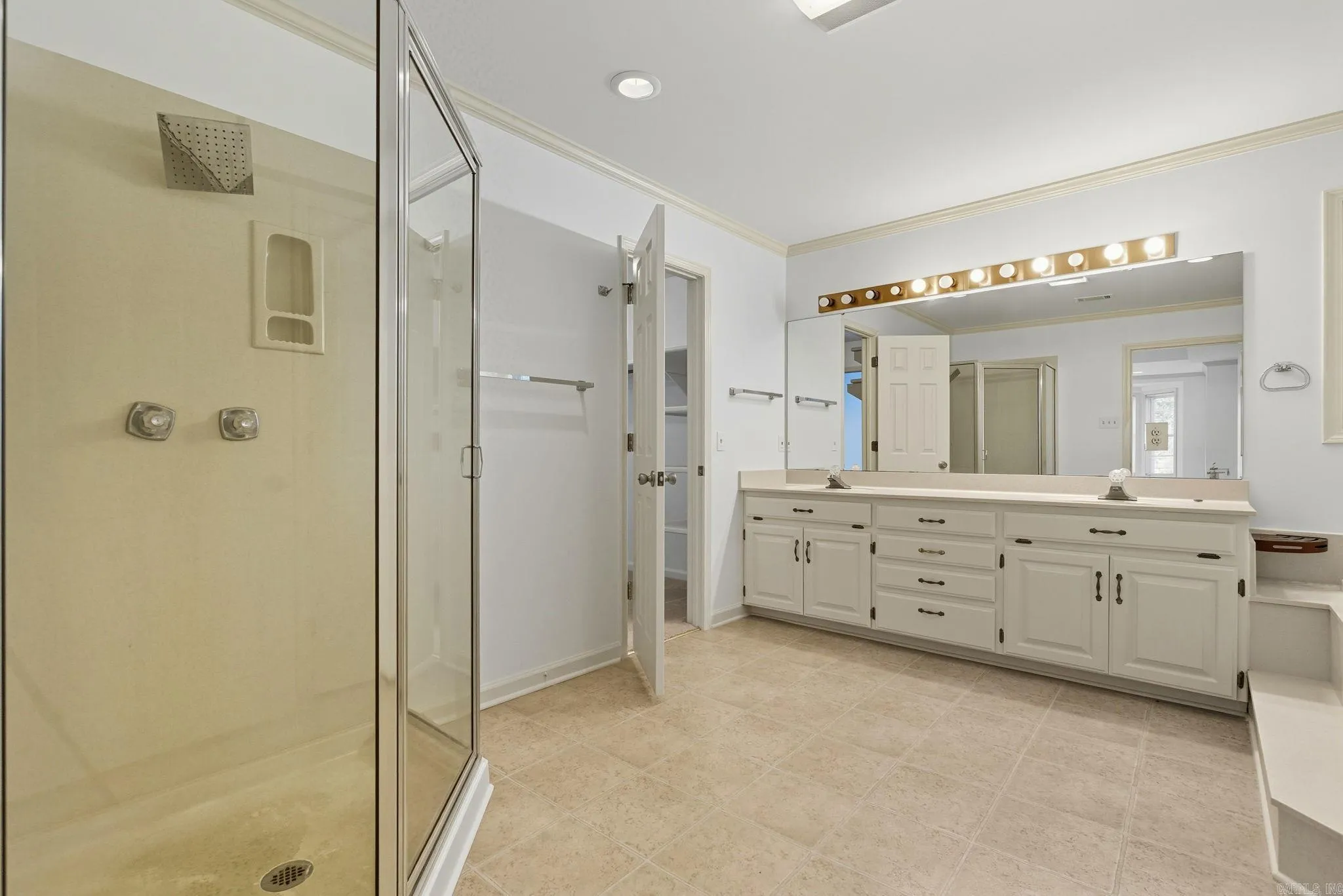 Little Rock, Arkansas 72211, United States, 5 Bedrooms Bedrooms, ,4 BathroomsBathrooms,Residential,Active,220777