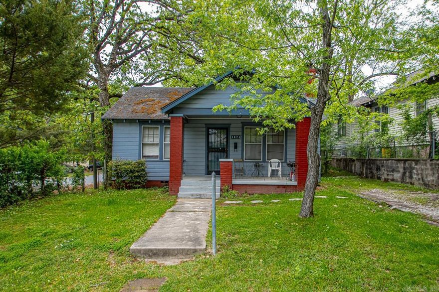 Cozy three bedroom house in the heart of Little Rock. With a wonderful dining/living room great for entertaining. Enjoy a cup of coffee on the charming front porch. Newer paint throughout the home.