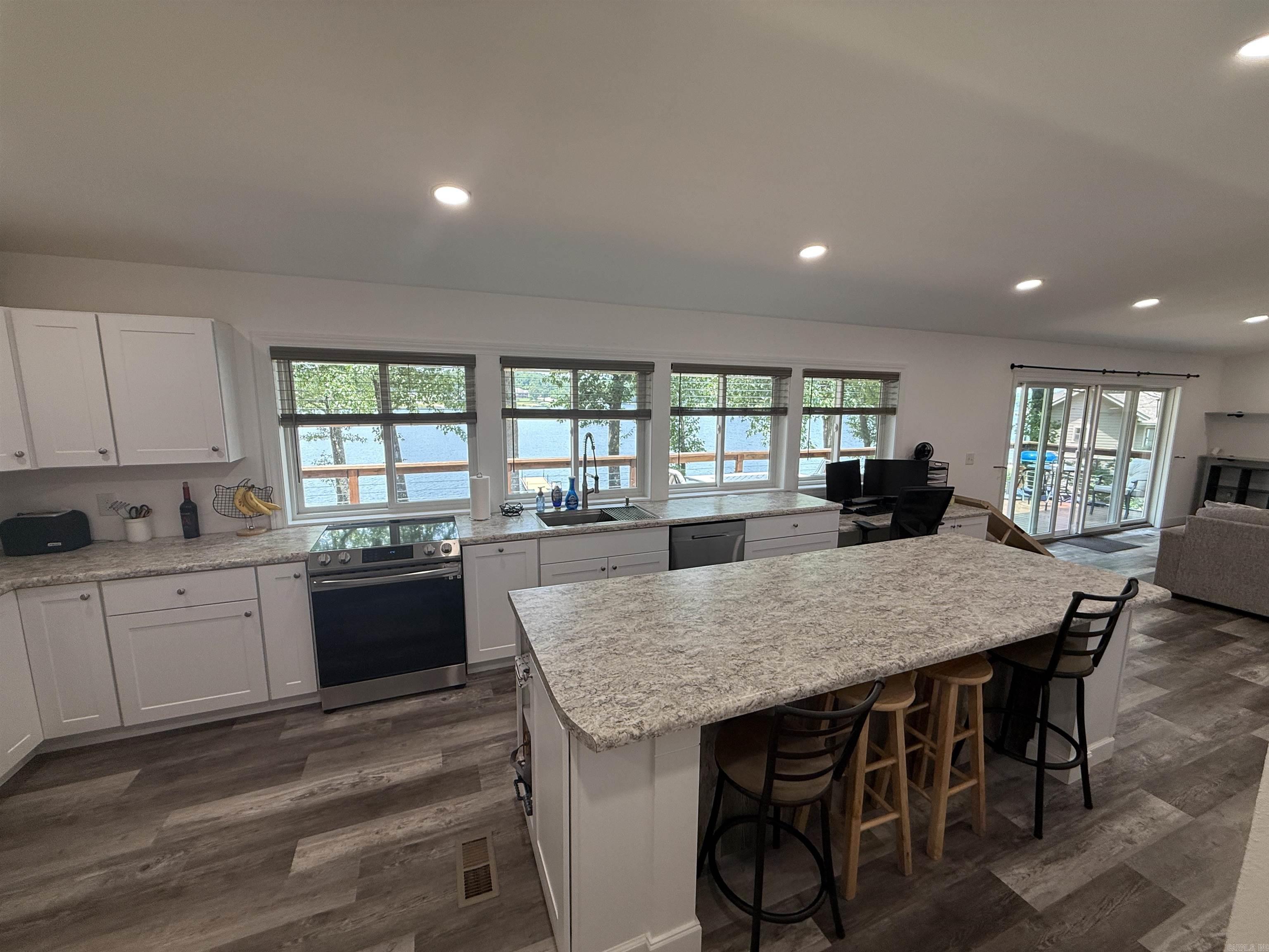 SOUTH SHORE - Residential