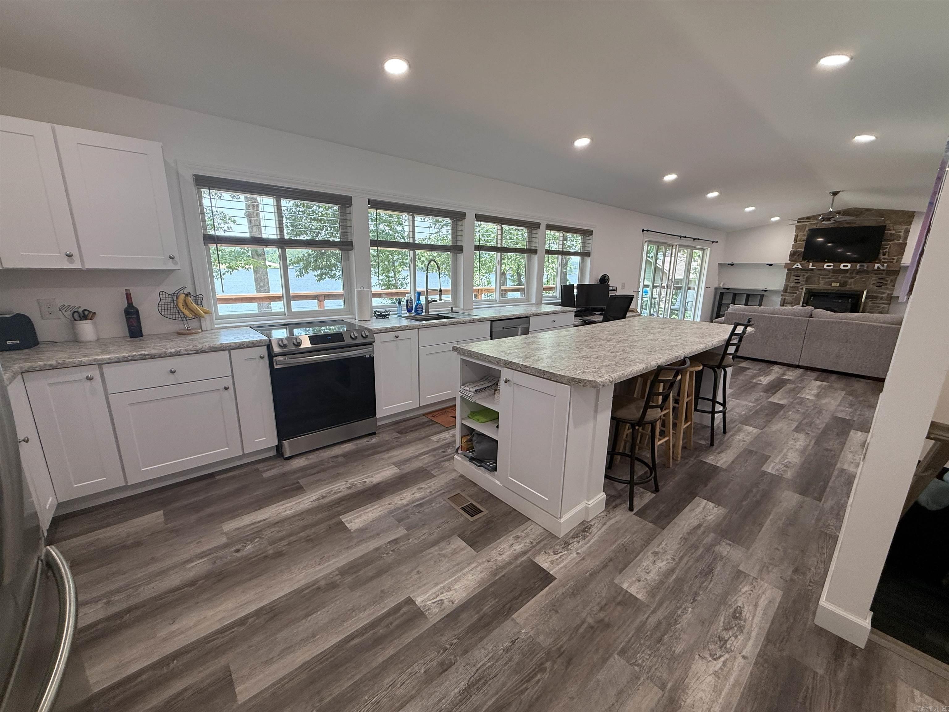 SOUTH SHORE - Residential