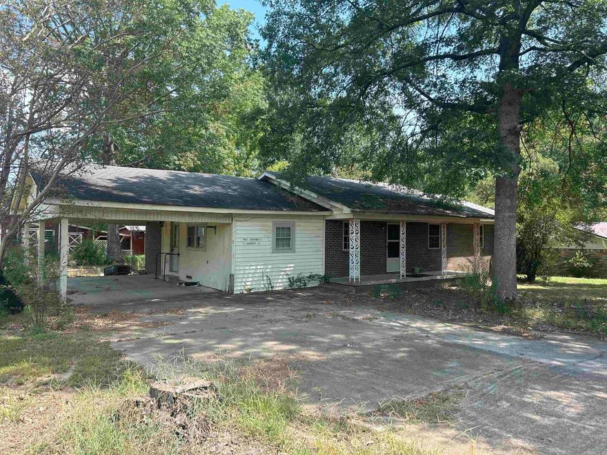 This 3 bedroom, 1.5 bath in a nice neighborhood presents a great investment opportunity. The subflooring, joists, and flooring all need to be replaced throughout the house due to previous water leak. Cash or conventional only. Craft room off carport is included in the three bedroom number.