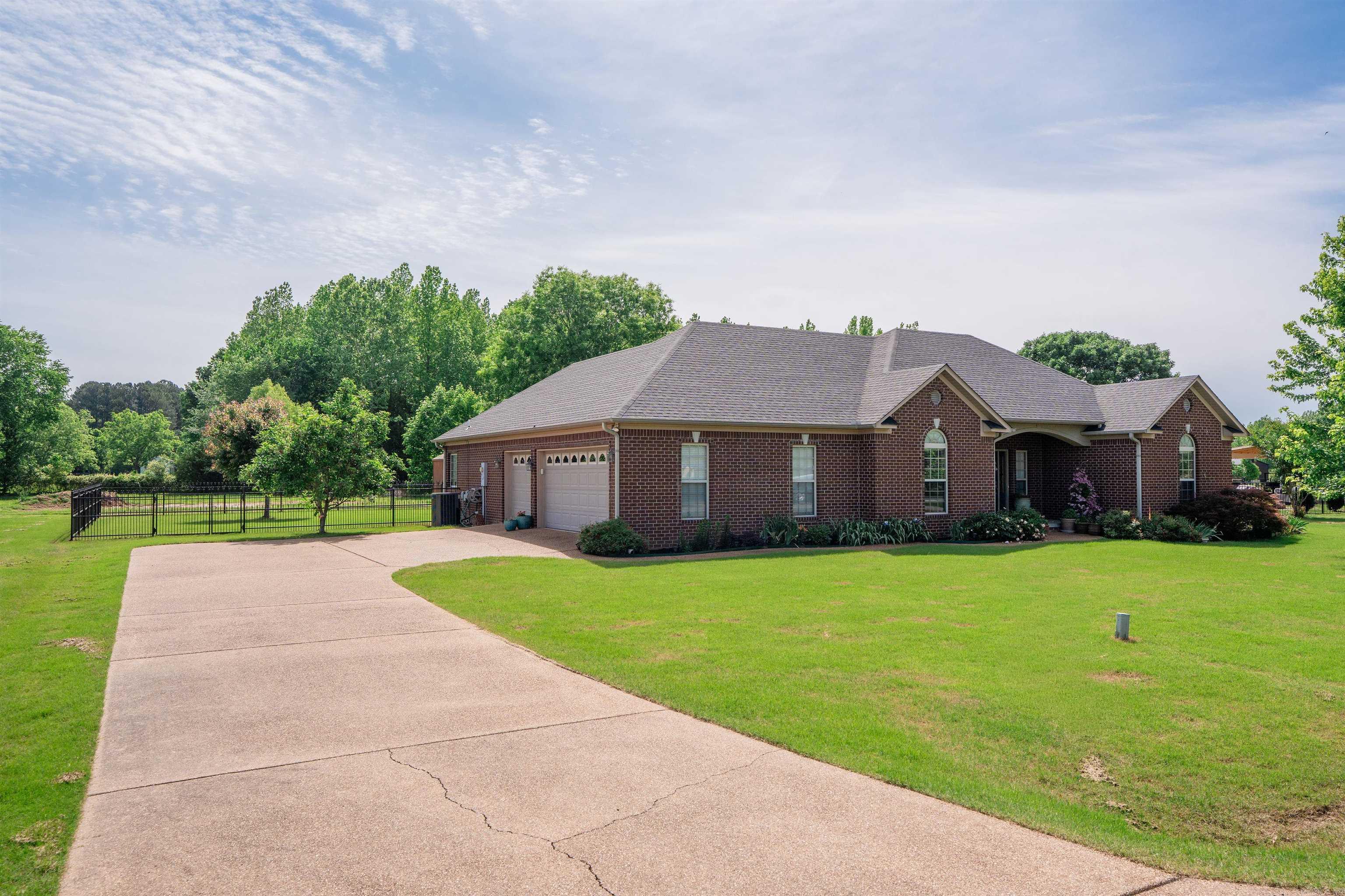 LOST CREEK - Residential