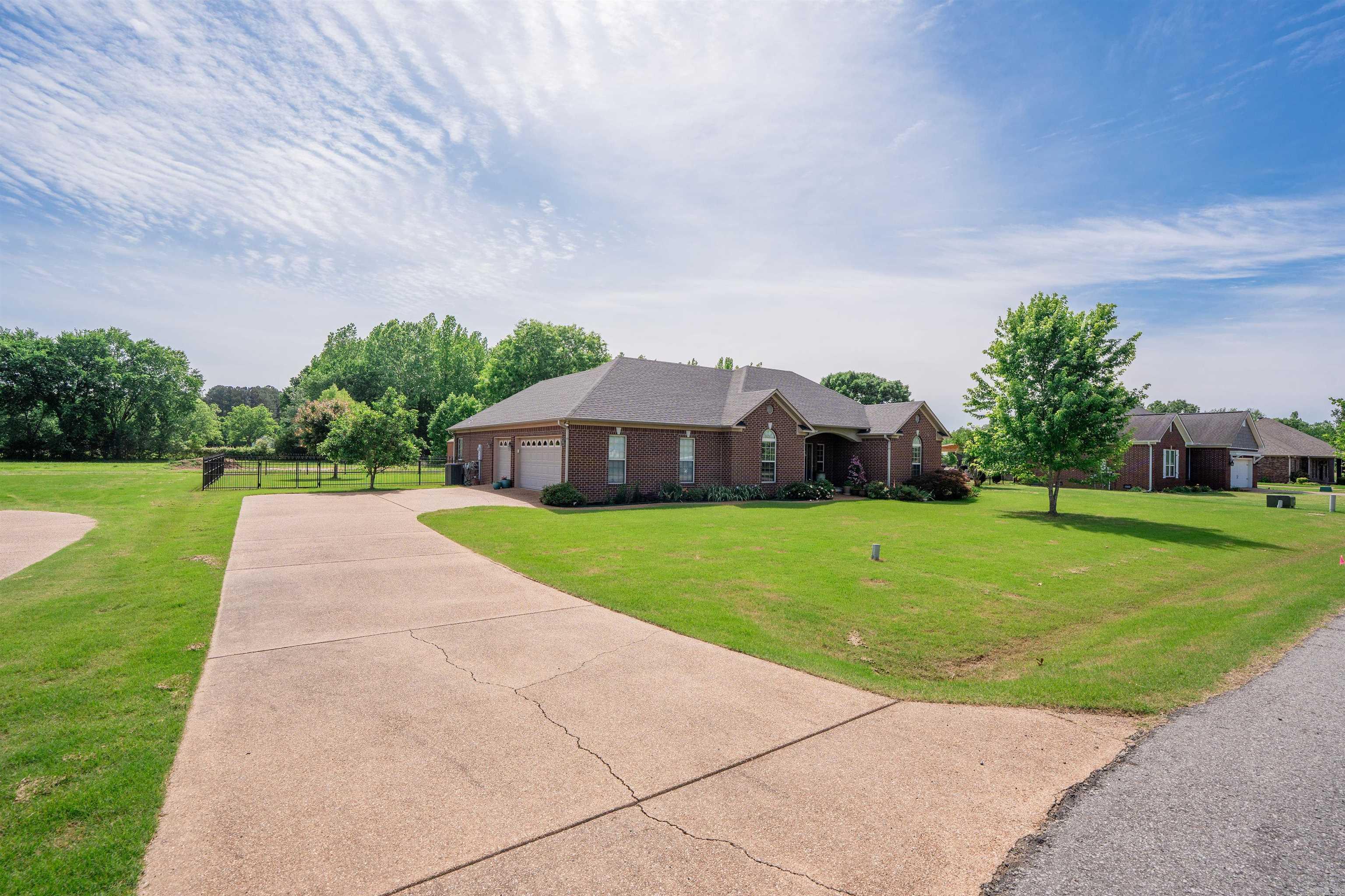 LOST CREEK - Residential