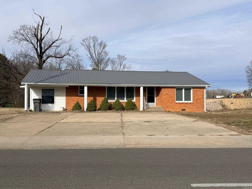 Building was sold before on market to current tenant.