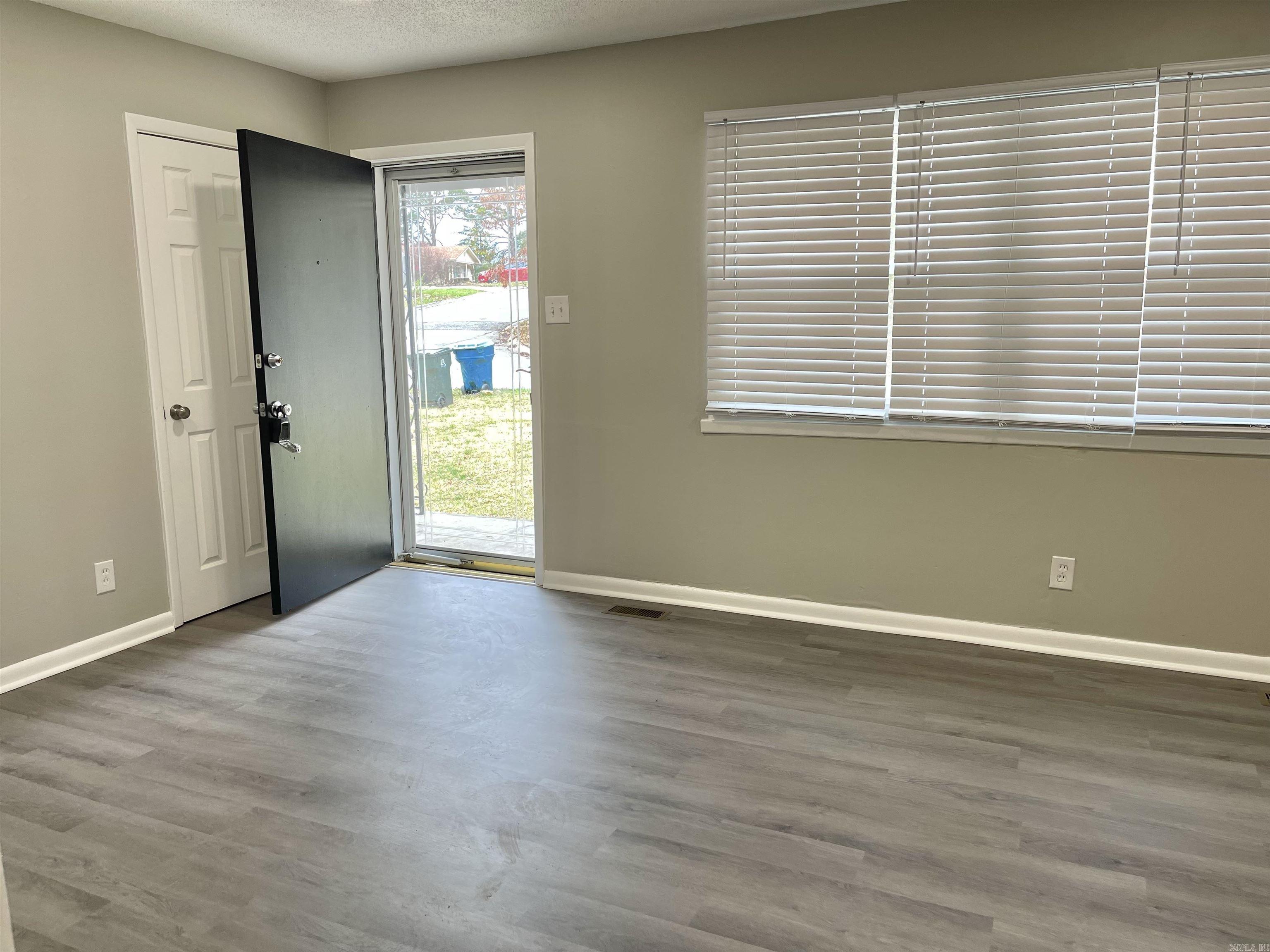 TWIN LAKES - Residential