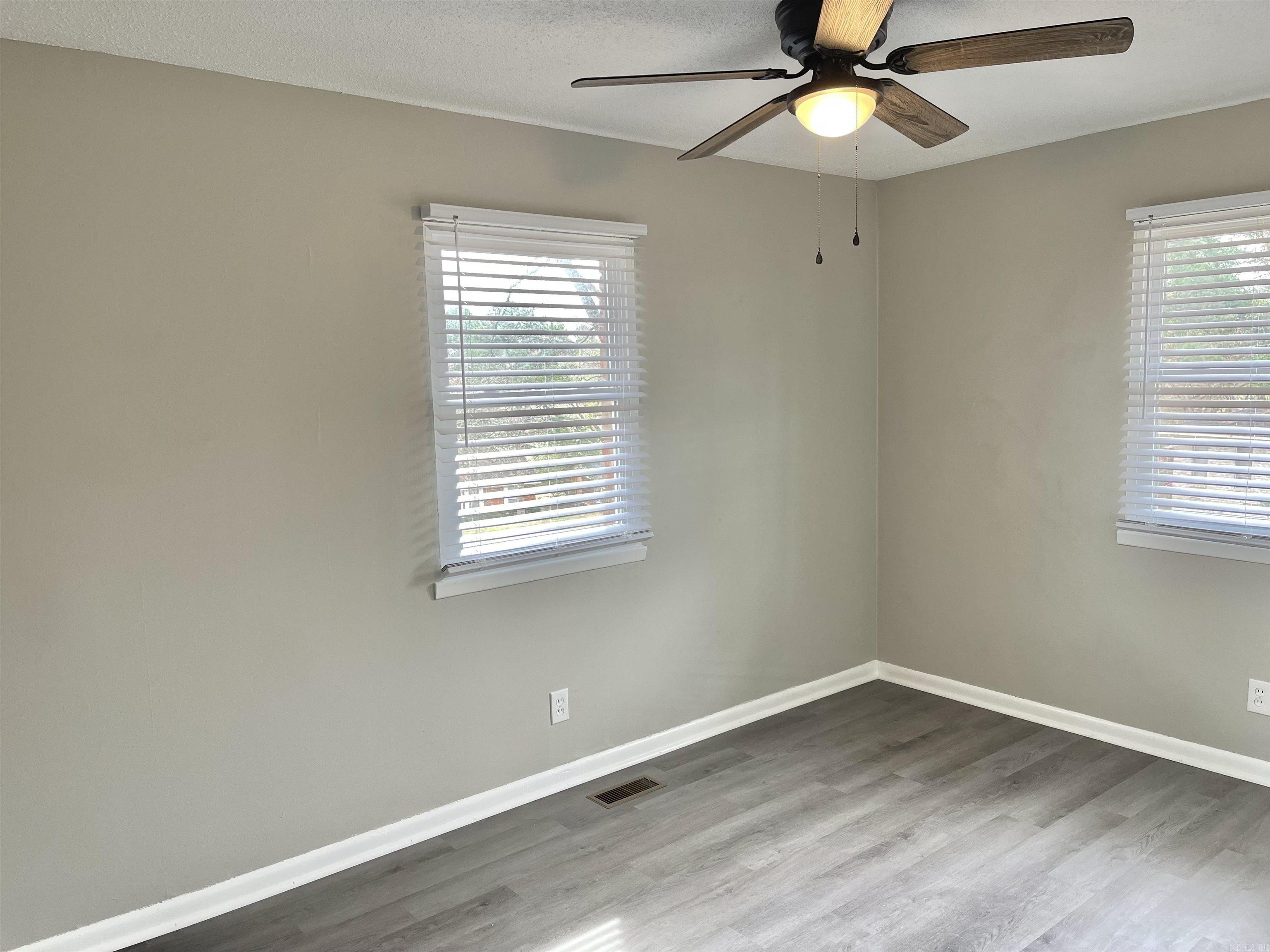 TWIN LAKES - Residential