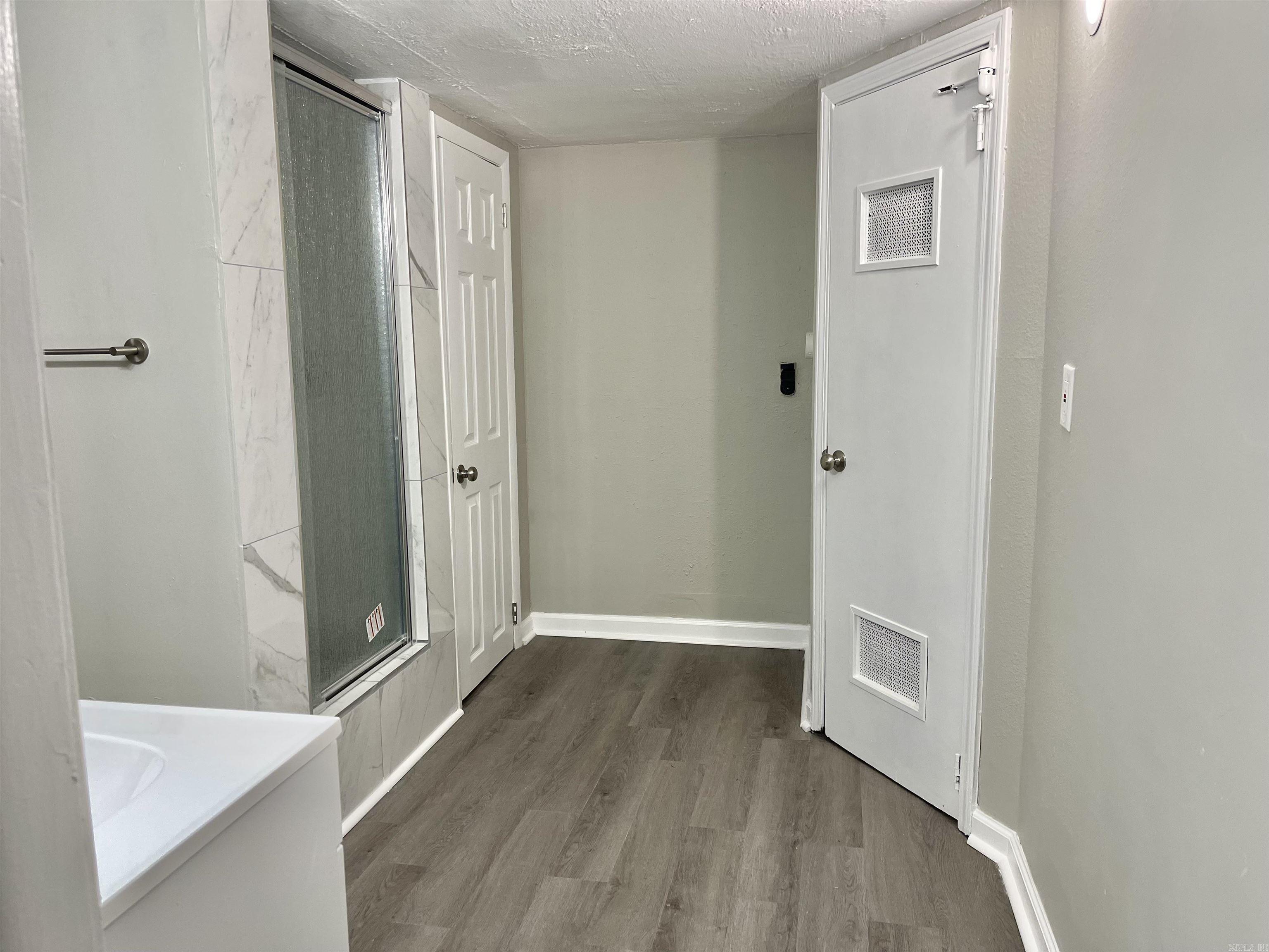 TWIN LAKES - Residential